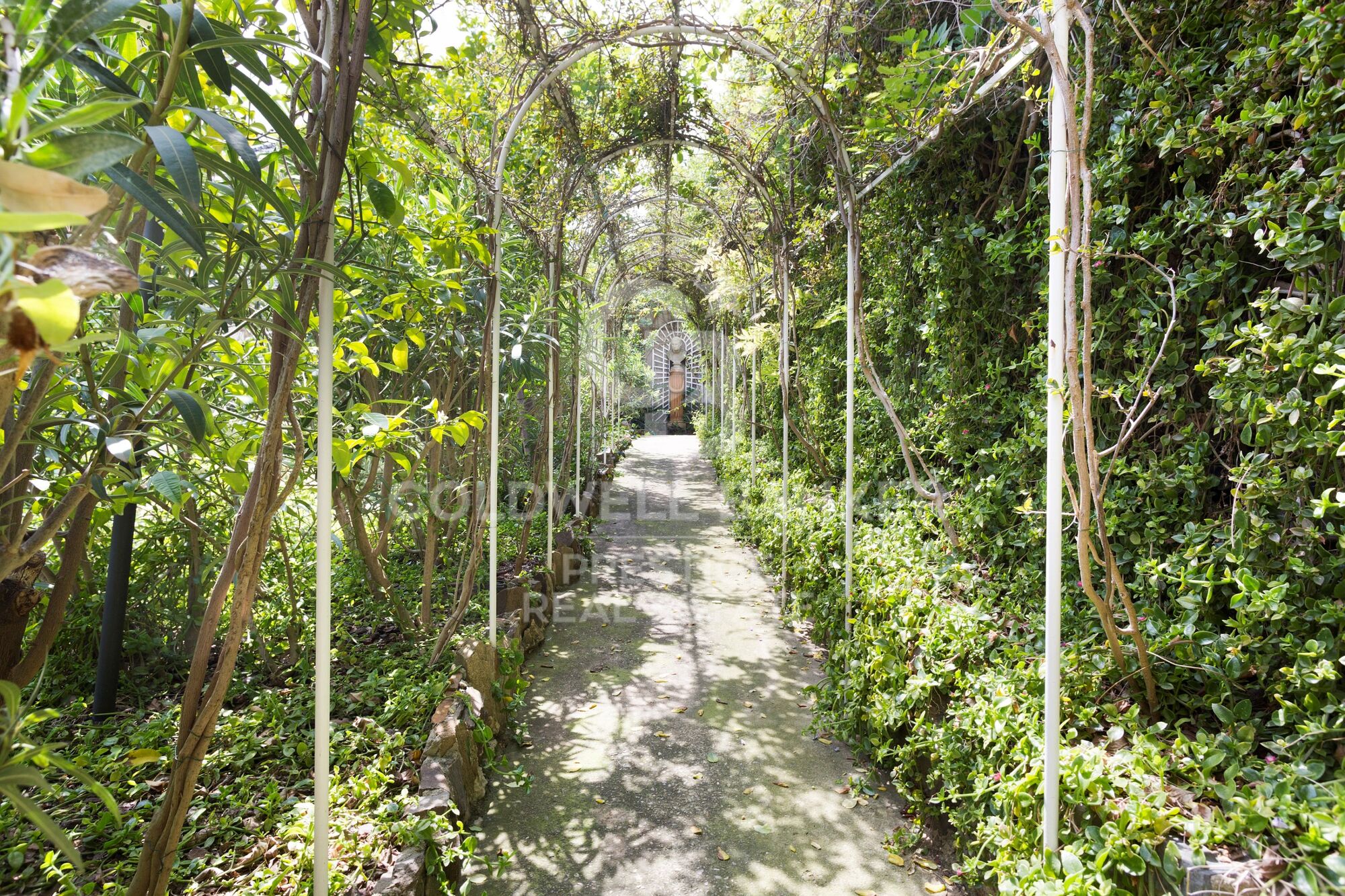 Art Nouveau mansion for sale in Tibidabo