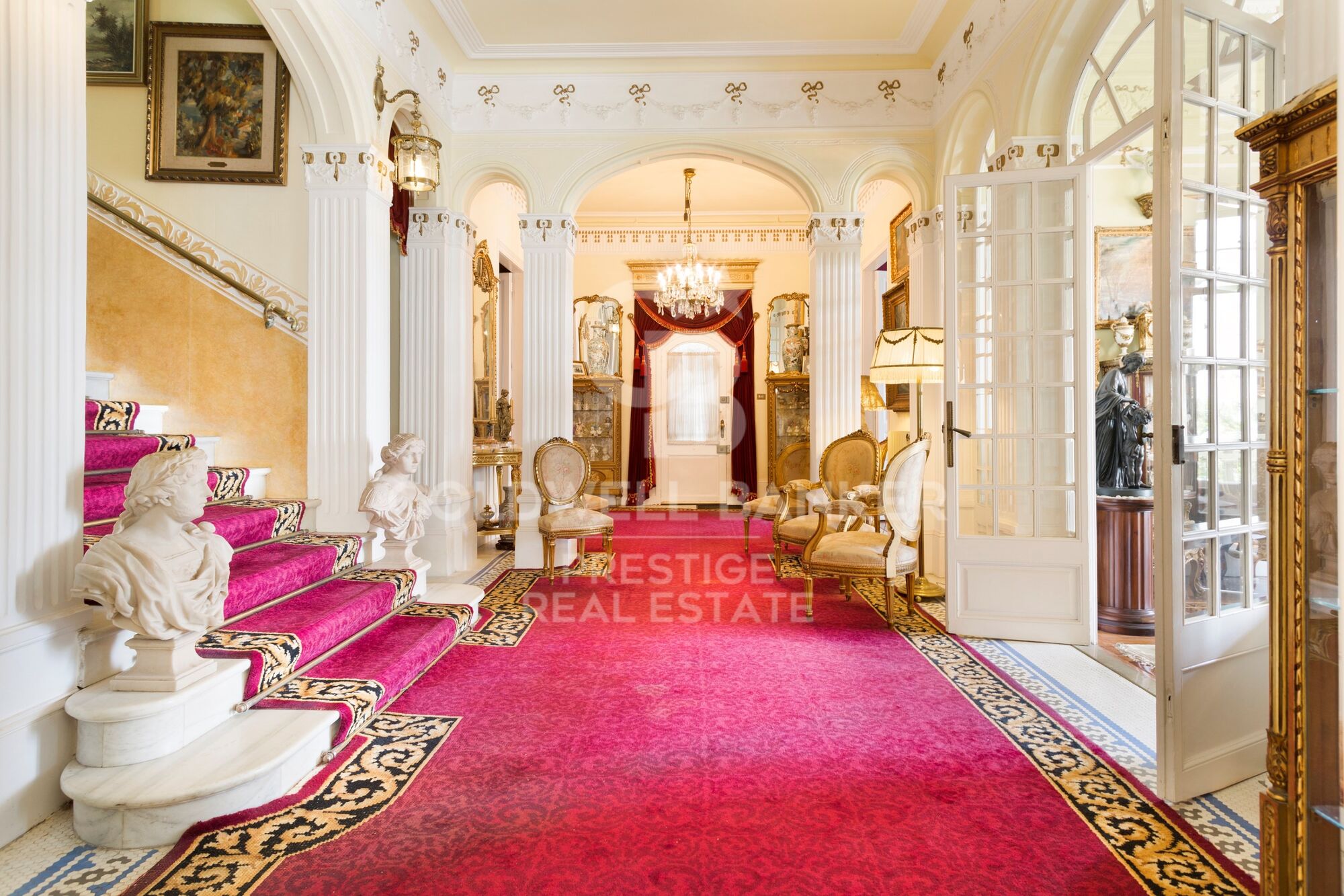 Art Nouveau mansion for sale in Tibidabo