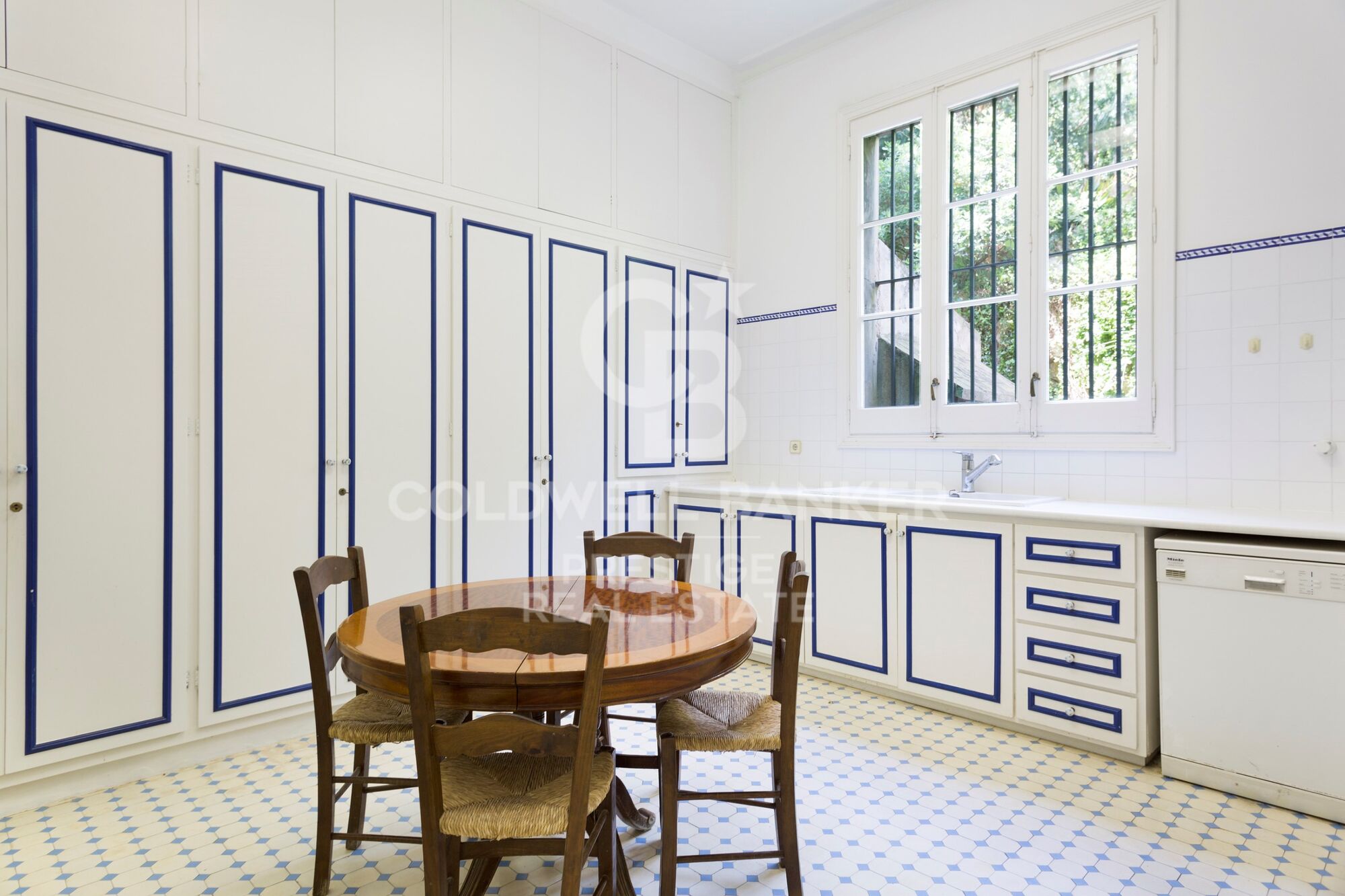 Art Nouveau mansion for sale in Tibidabo