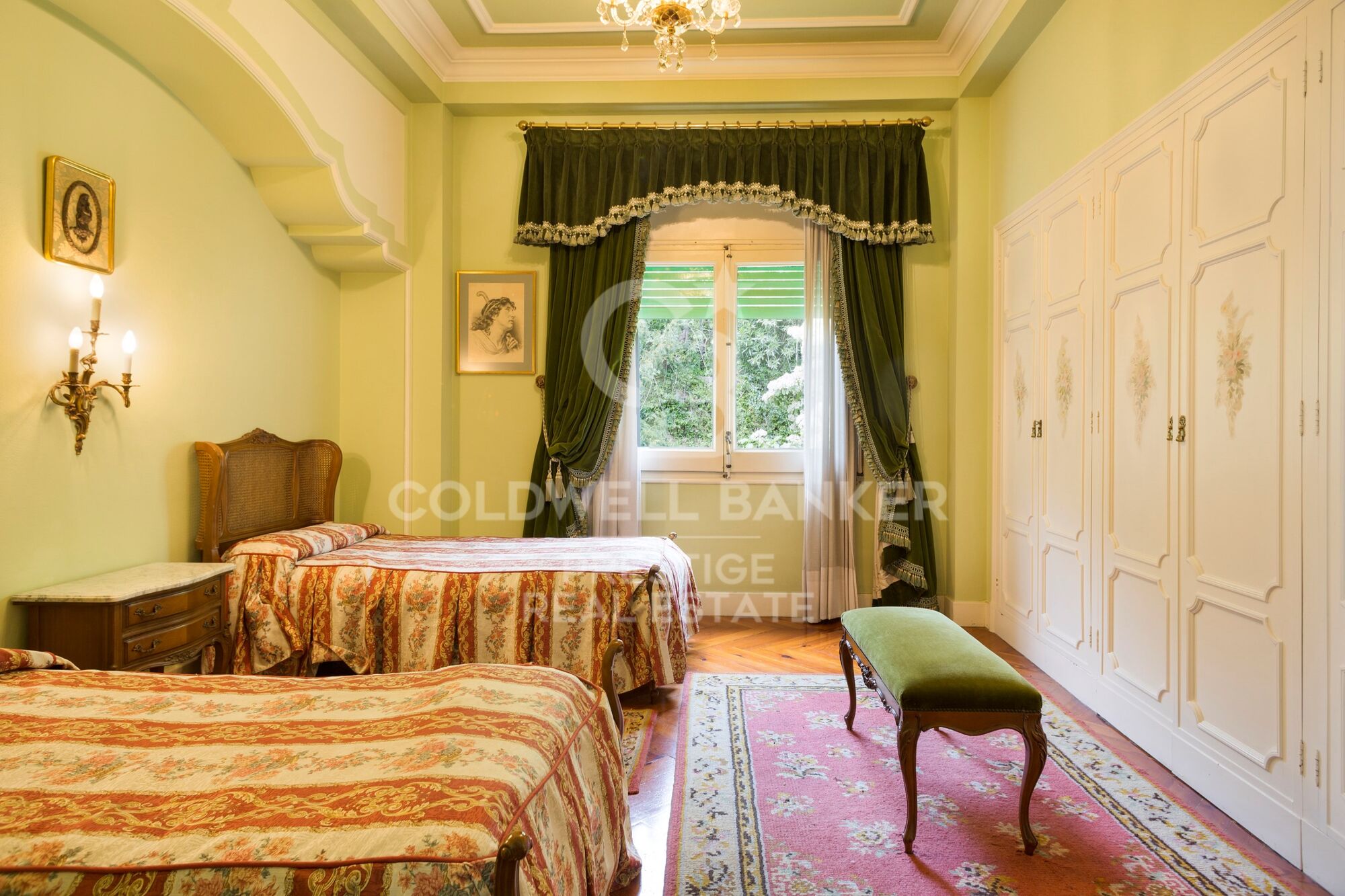 Art Nouveau mansion for sale in Tibidabo