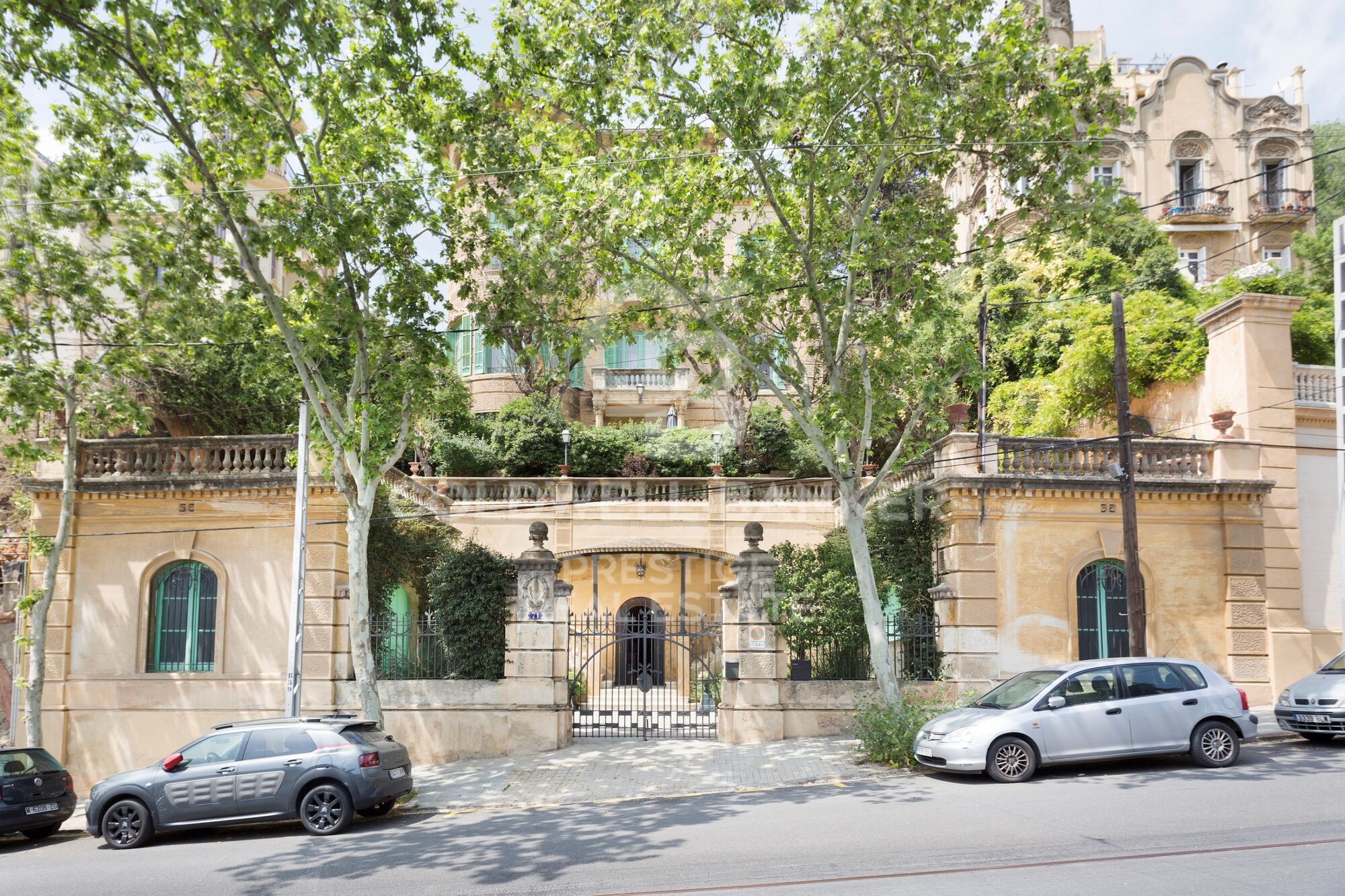 Art Nouveau mansion for sale in Tibidabo