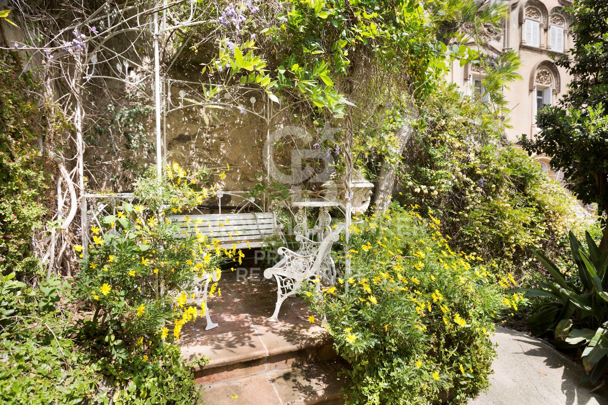 Art Nouveau mansion for sale in Tibidabo