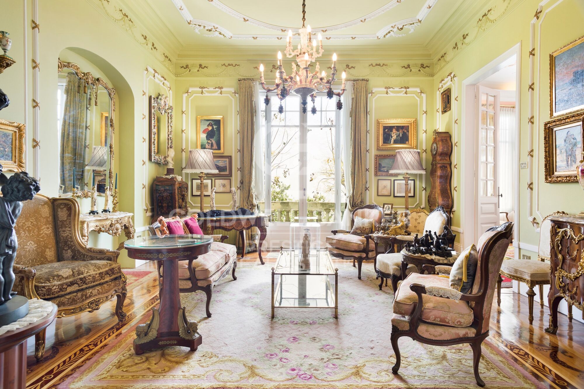 Art Nouveau mansion for sale in Tibidabo