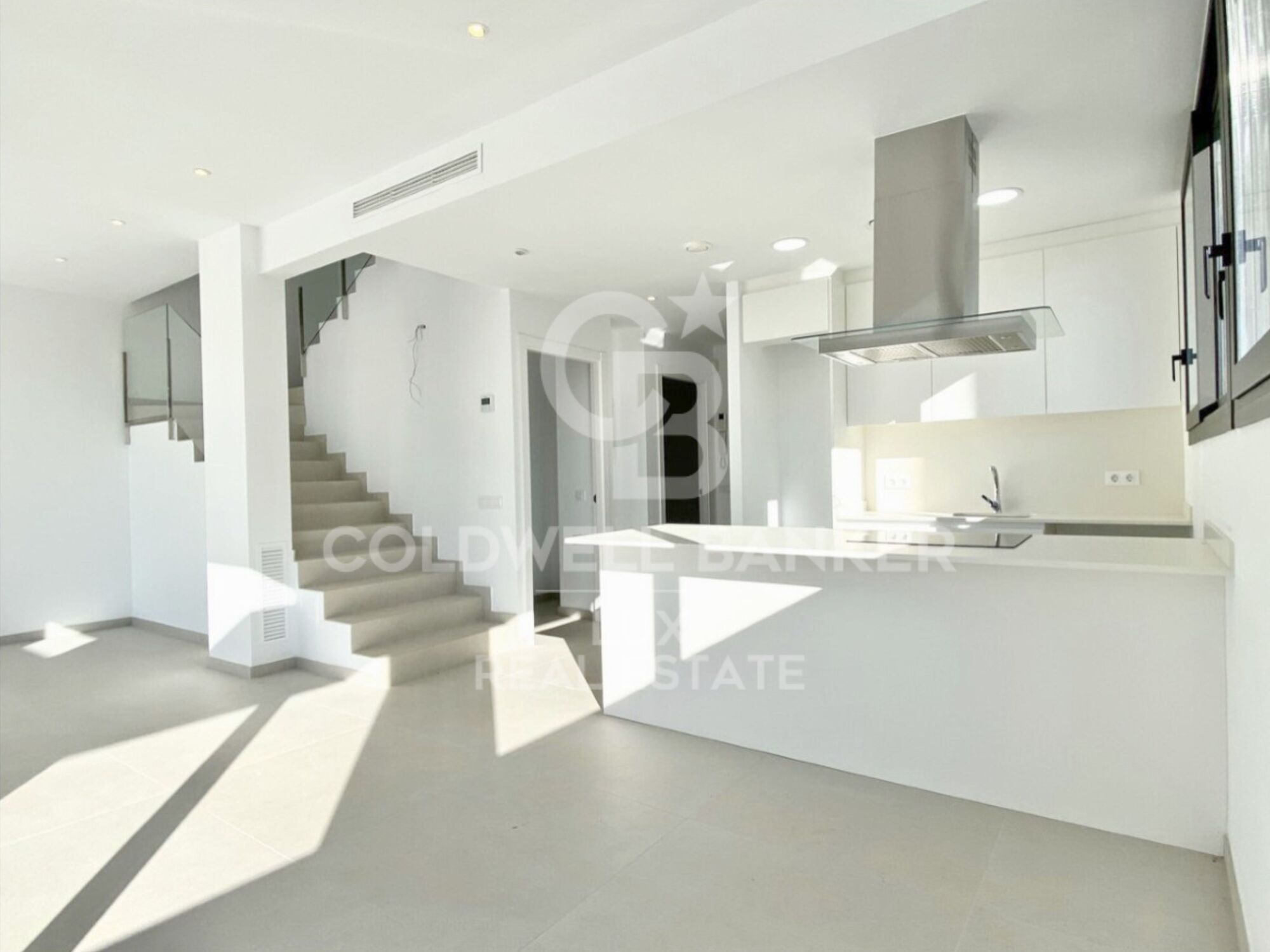 House with pool in Empuriabrava, New construction