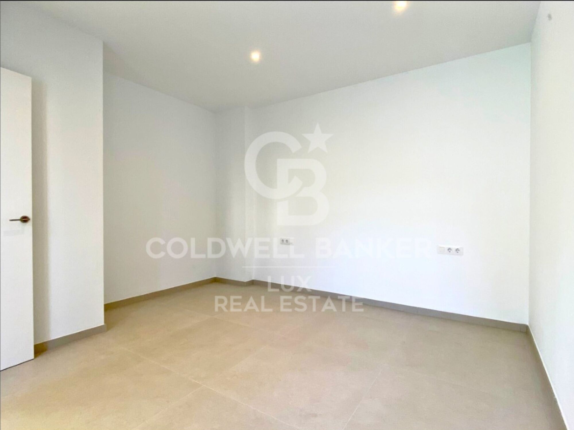 House with pool in Empuriabrava, New construction