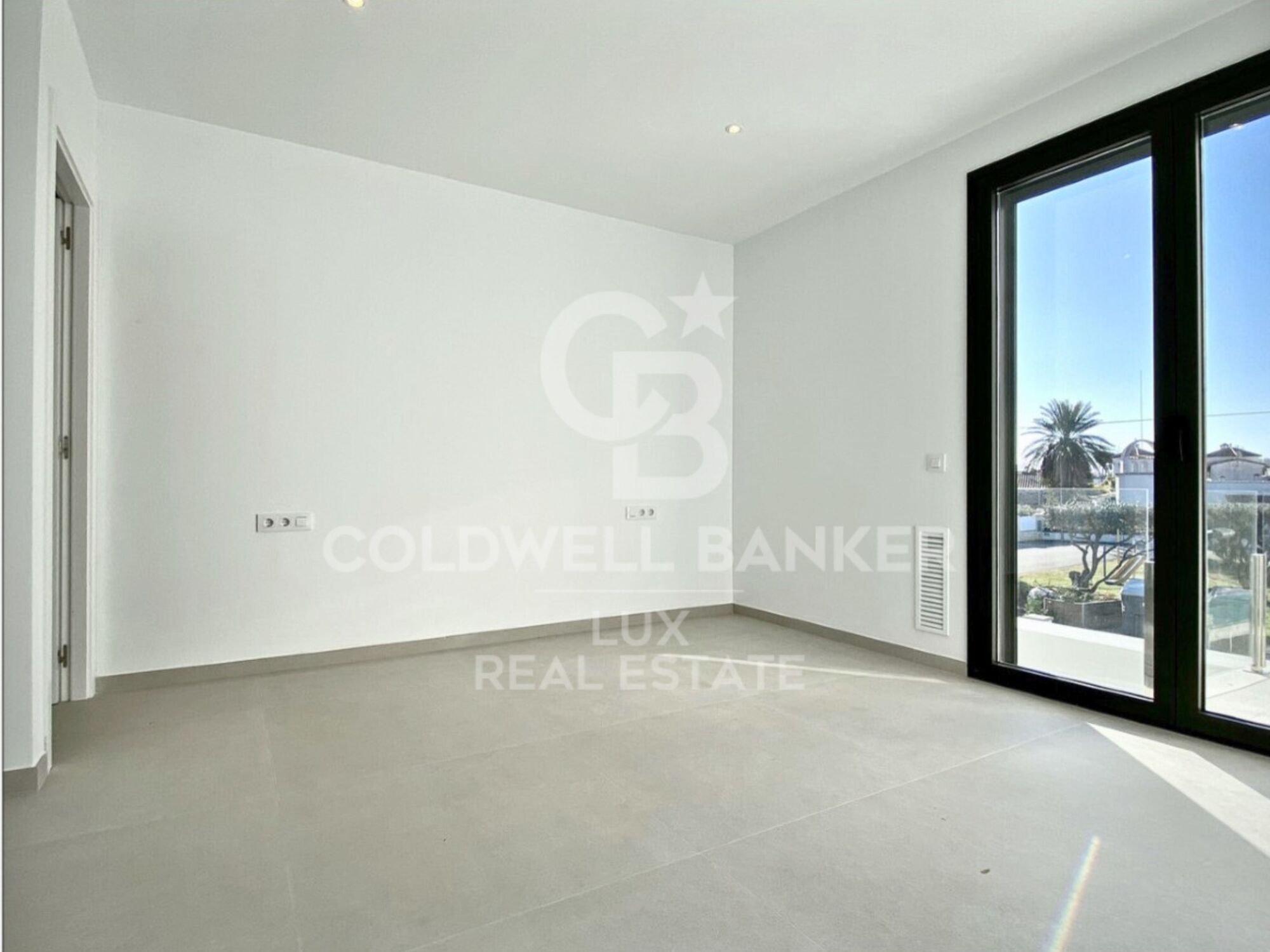 Casa con piscina en Empuriabrava, Obra nueva
