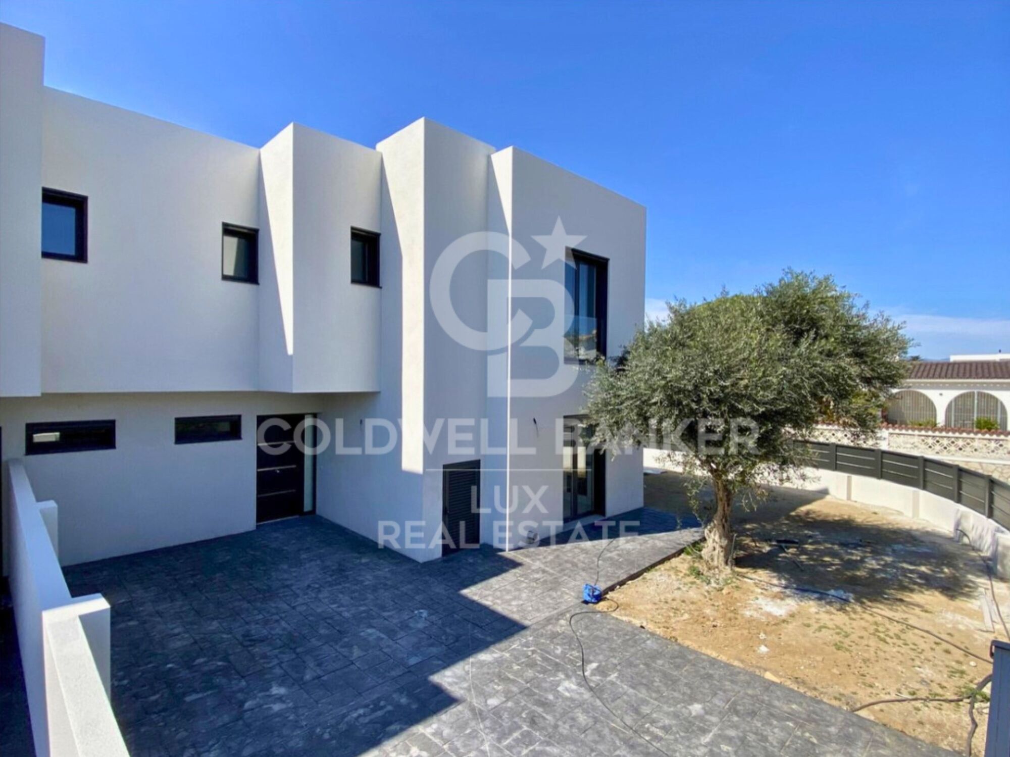 Newly built house with swimming pool in Empuriabrava