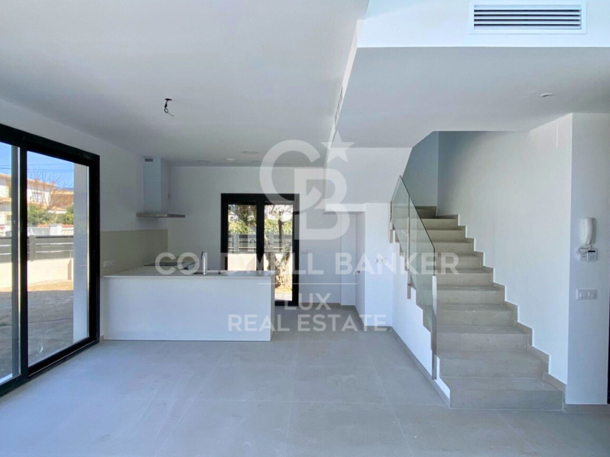 Casa de nueva construcción con piscina en Empuriabrava