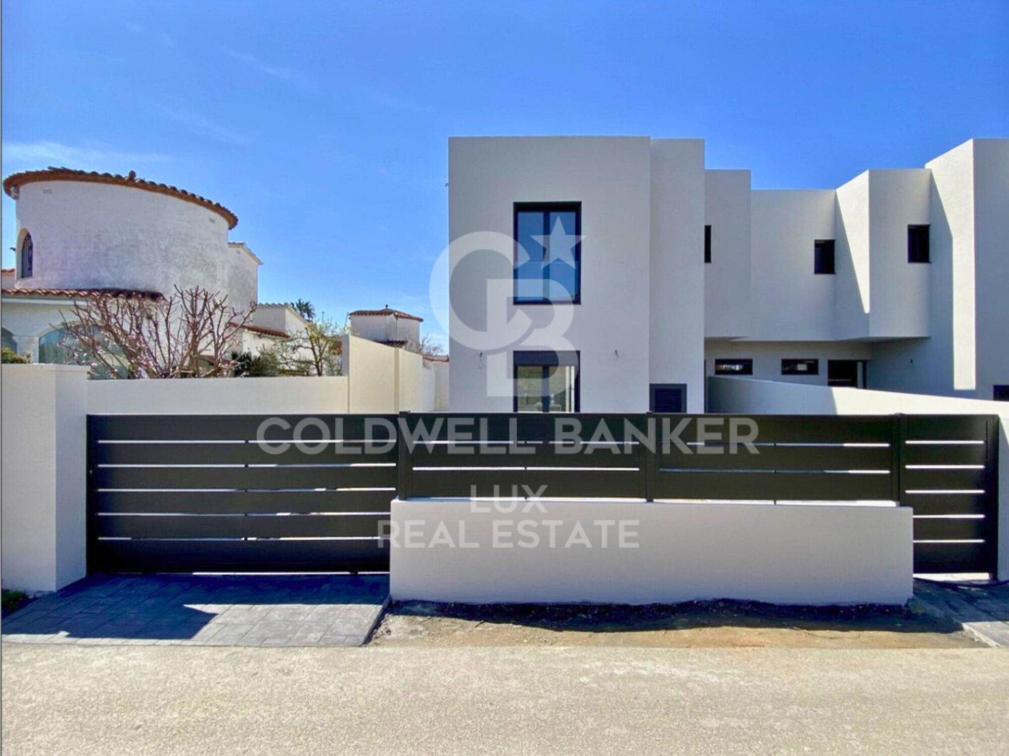 New villa in Empuriabrava with swimming pool