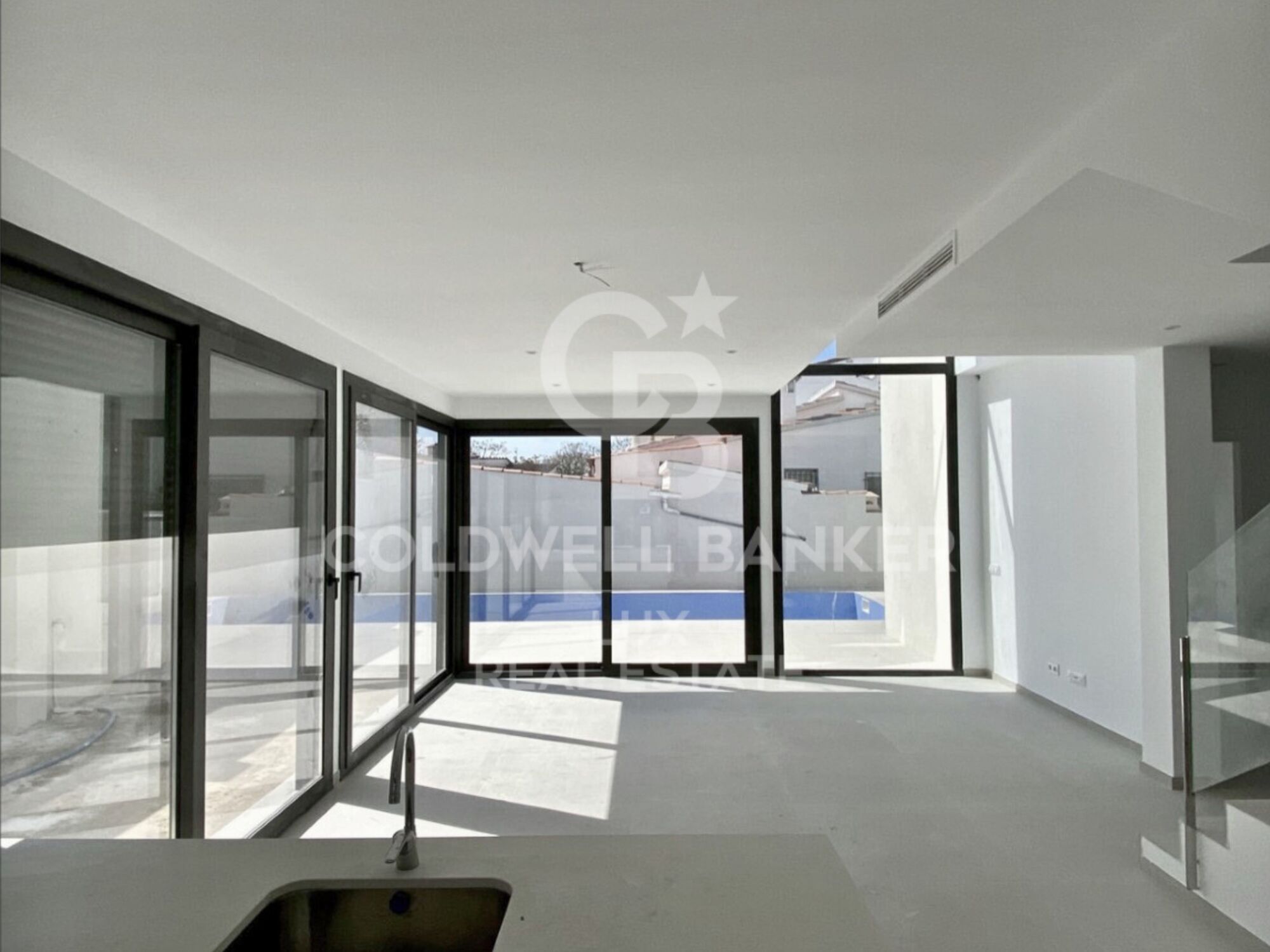 New villa in Empuriabrava with swimming pool