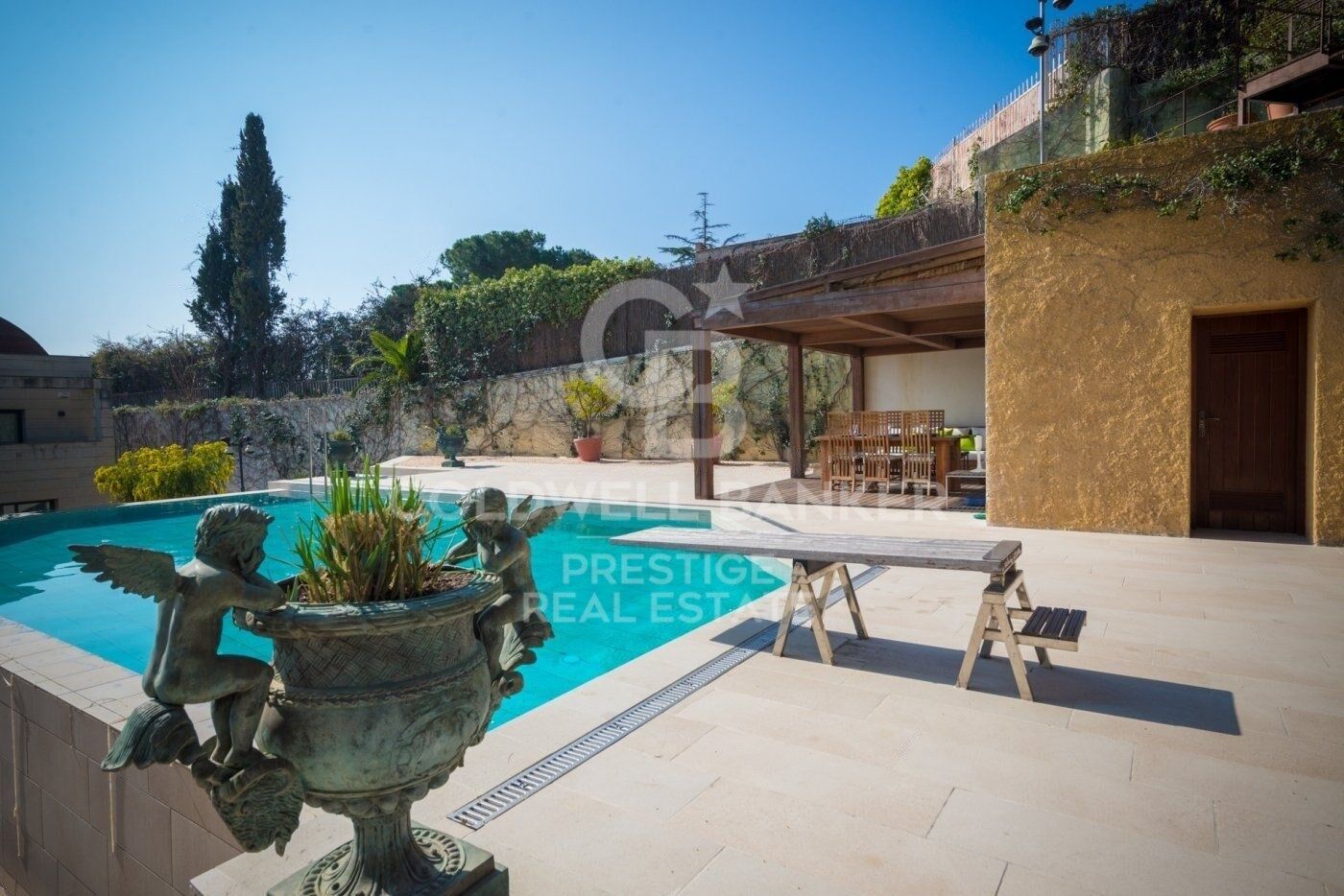 Exclusive house with garden and swimming pool for rent in Pedralbes