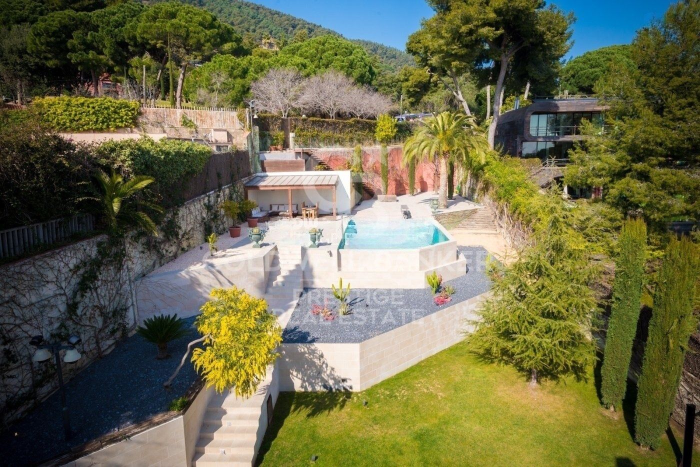 Exclusive house with garden and swimming pool for rent in Pedralbes