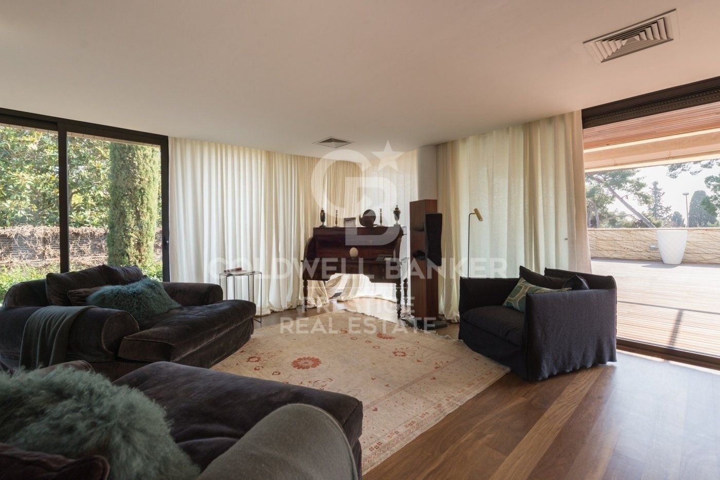 Exclusive house with garden and swimming pool for rent in Pedralbes