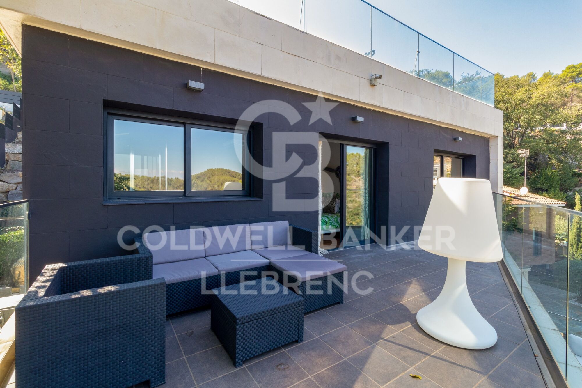 Superbe Maison de Designer à Vendre au Cur du Parc Naturel de Collserola