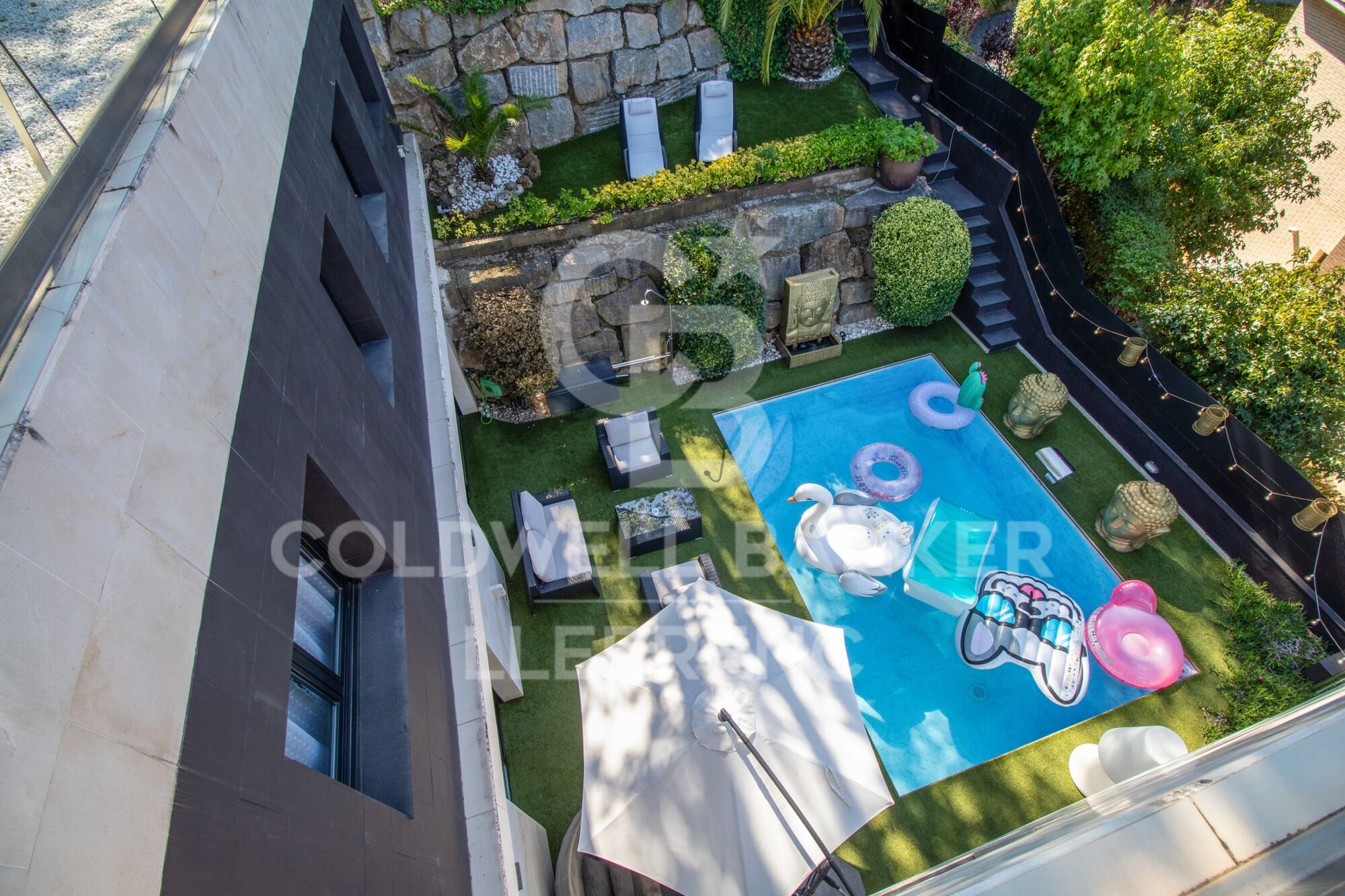 Superbe Maison de Designer à Vendre au Cur du Parc Naturel de Collserola