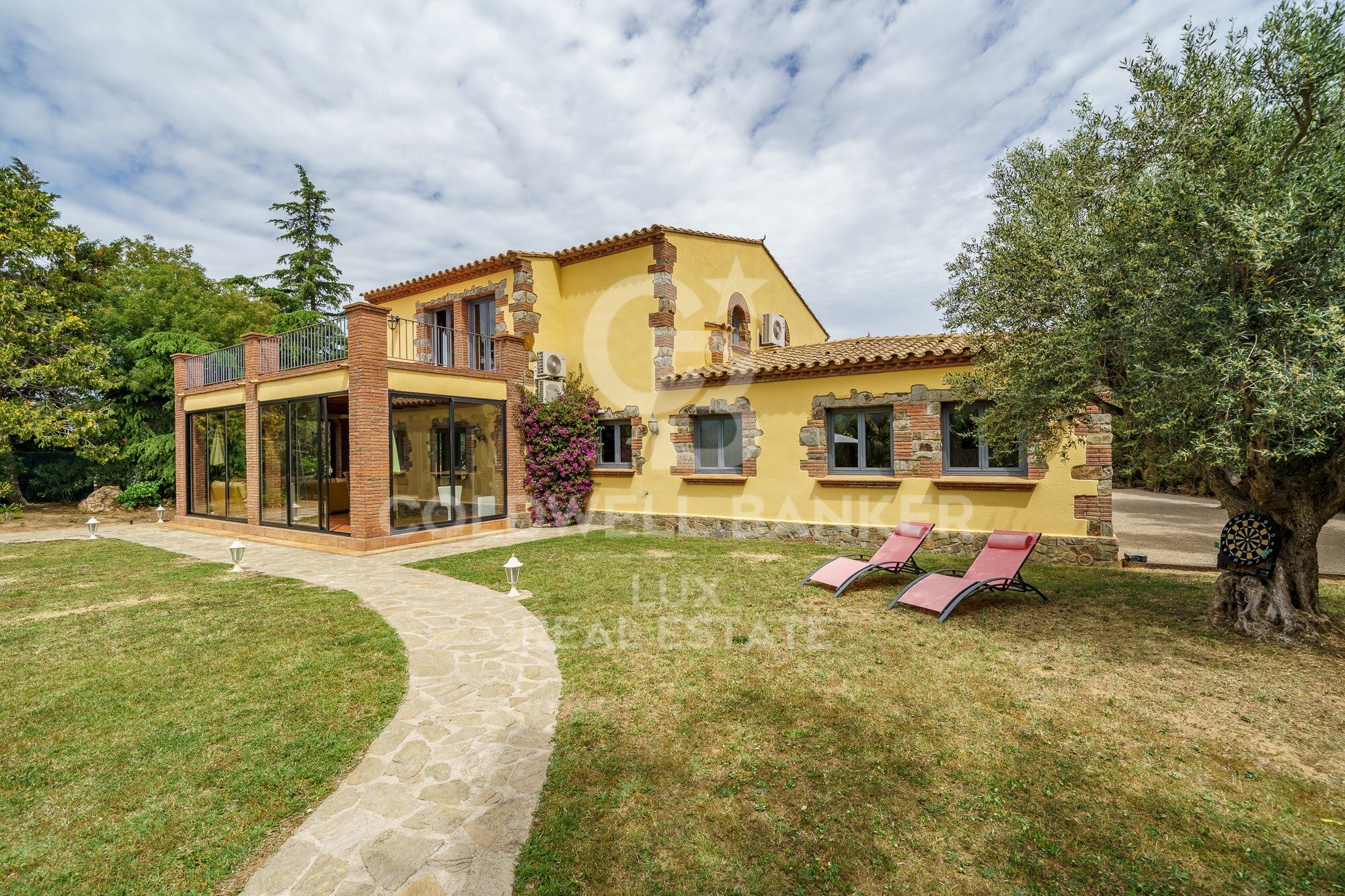 High standing villa with tourist licence in the Golf de Peralada