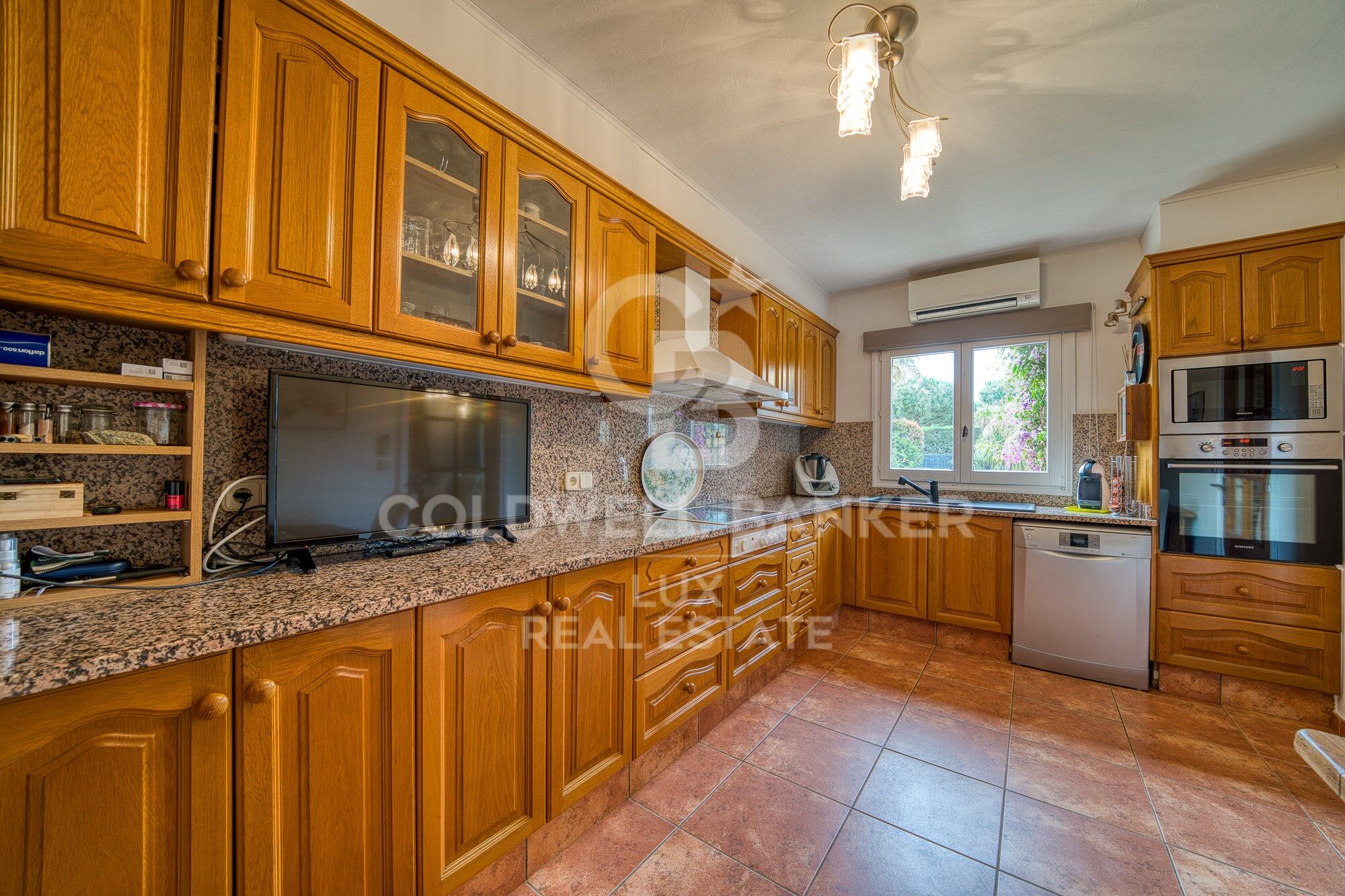 High standing villa with tourist licence in the Golf de Peralada