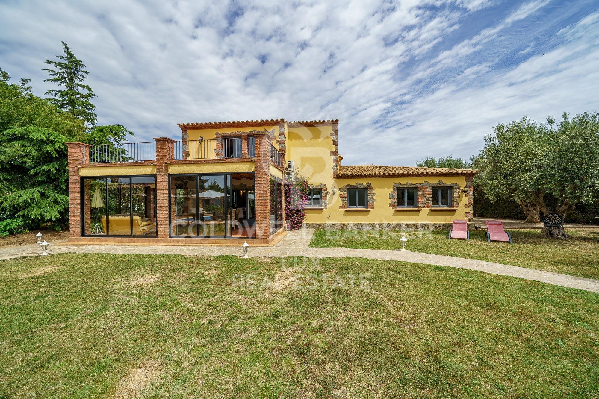 High standing villa with tourist licence in the Golf de Peralada