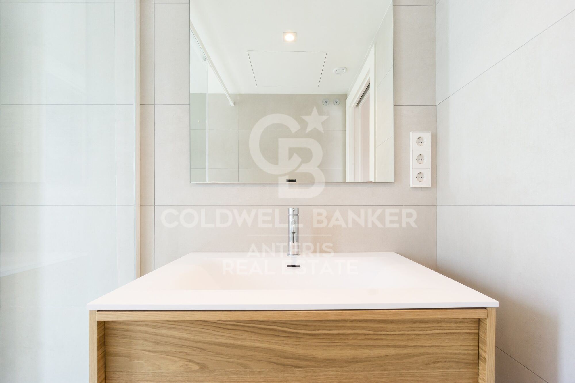 Promoción de pisos exclusivos con ubicación excepcional