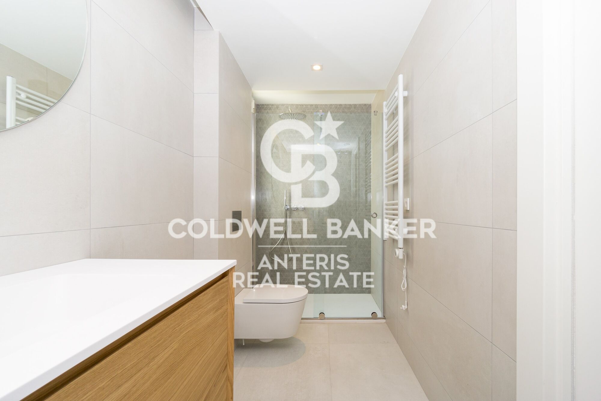 Promoción de pisos exclusivos con ubicación excepcional