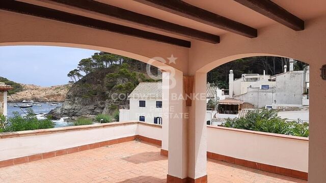For sale fisherman's house with fantastic views of the Sa Tuna cove, Begur