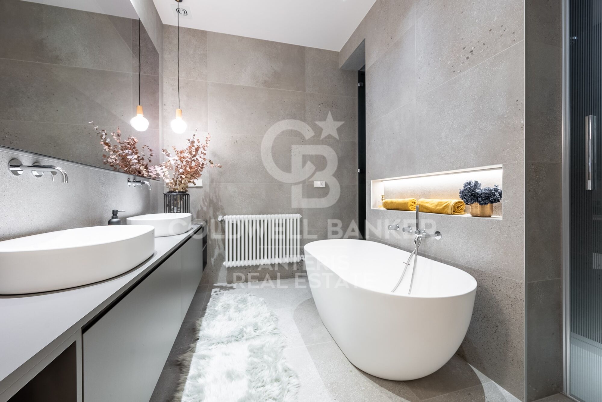 Promotion of luxury apartments in La Rambla