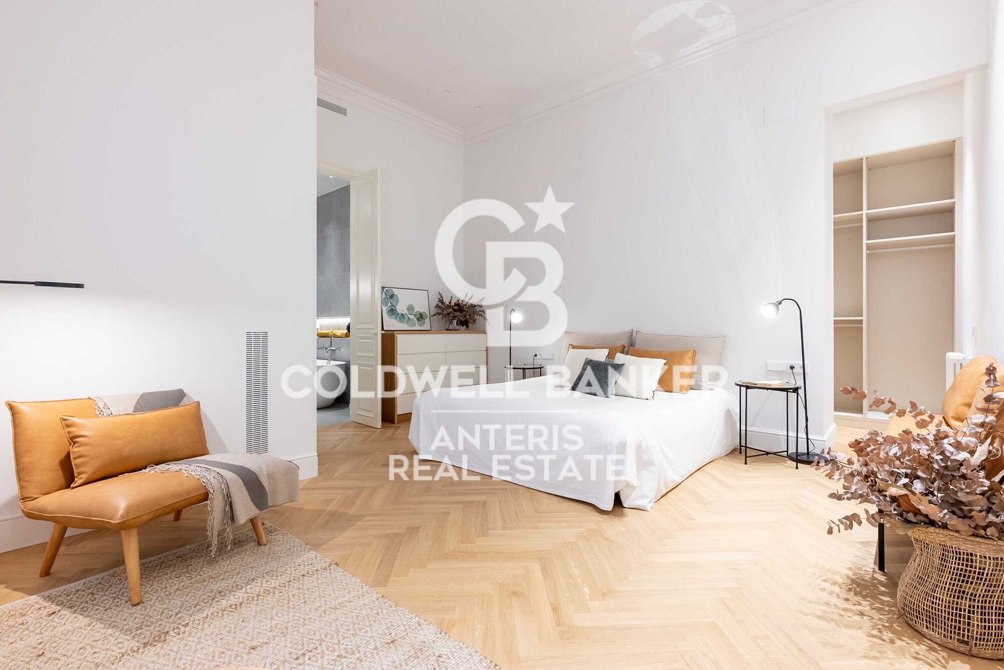 Promotion of luxury apartments in La Rambla