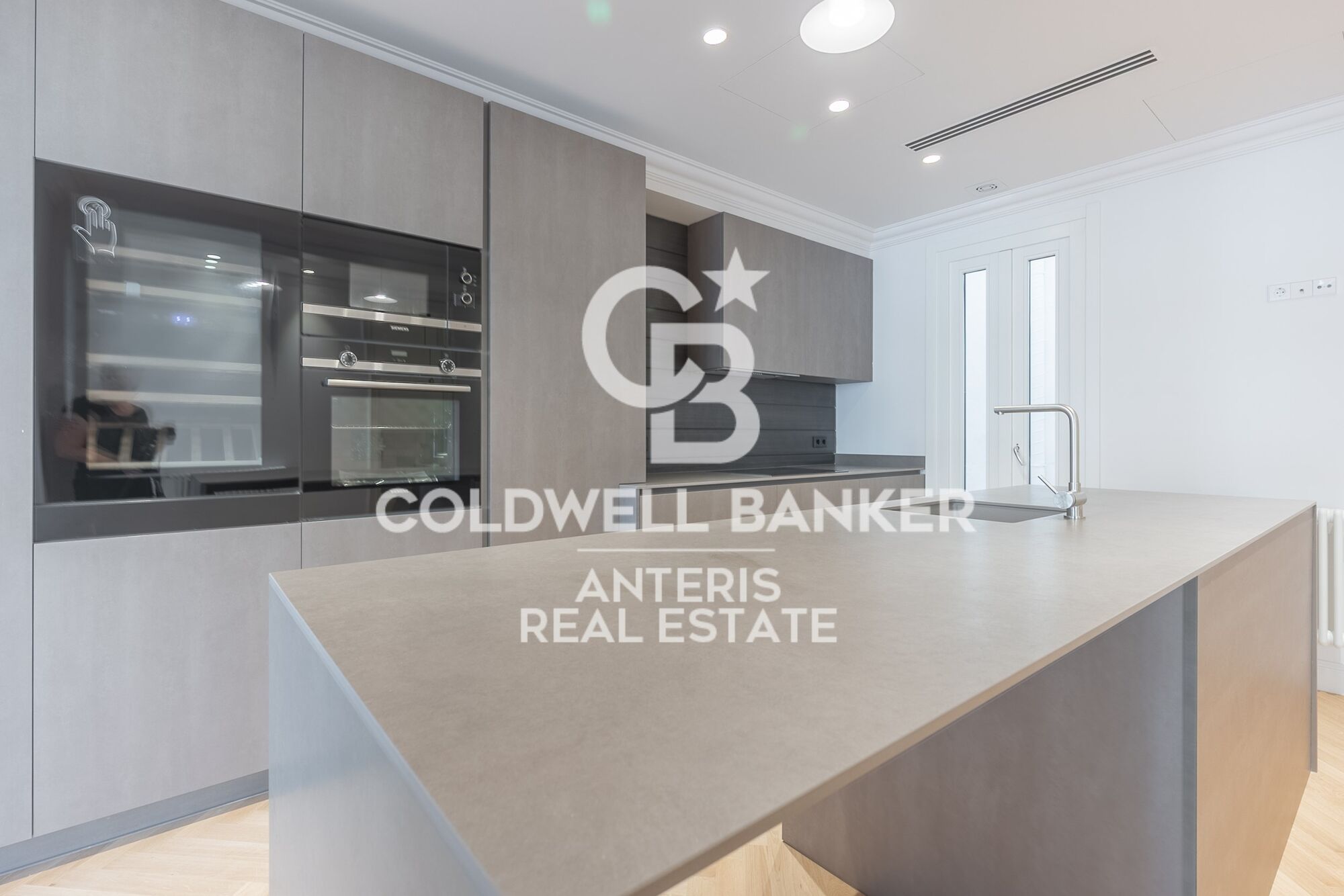 Promoción de pisos de alto standing en la rambla