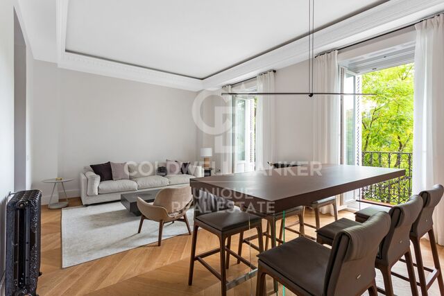 Exclusive residence overlooking the Retiro Park in one of the most emblematic streets of Madrid