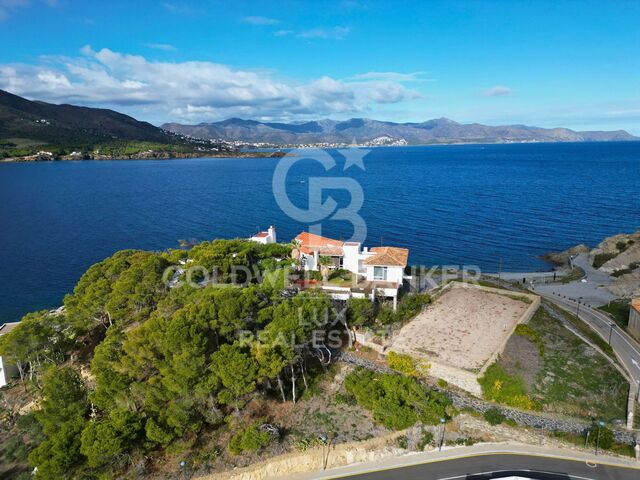 House with sea views, swimming pools and 6,270 m2 plot in El Port de la Selva