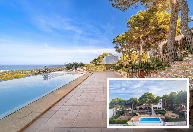 Magnificent Villa with Sea Views in an exclusive area of Jávea