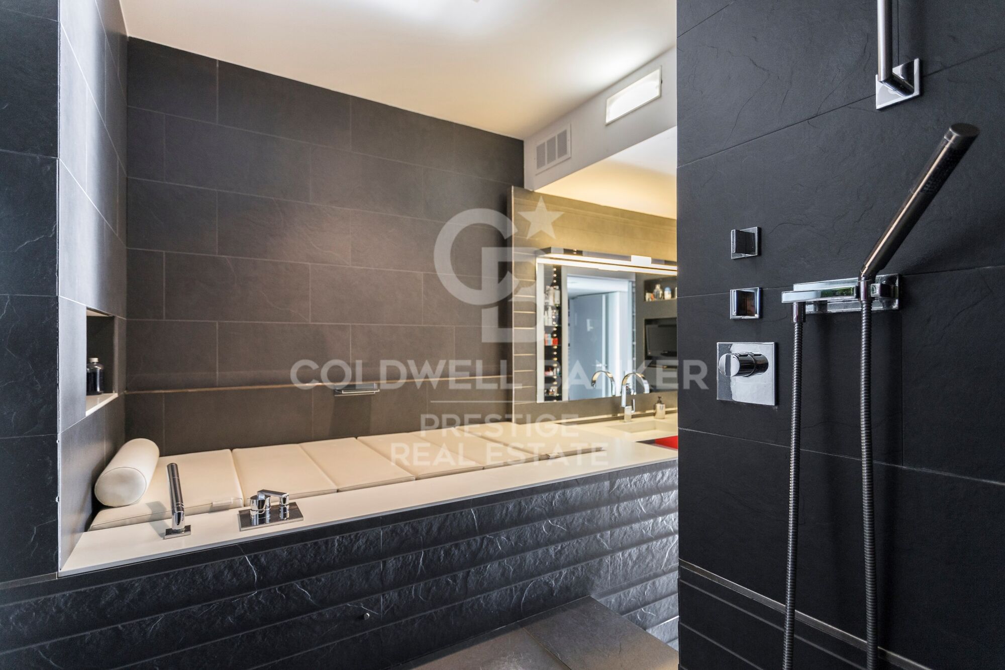 Luxury penthouse for sale near Turo Parc