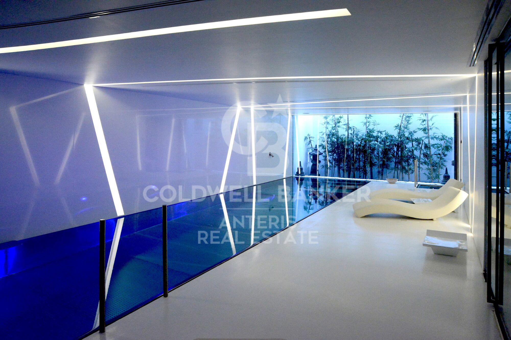 Luxurious Beachfront Oasis: A Spectacular Architectural Marvel in Gava Mar