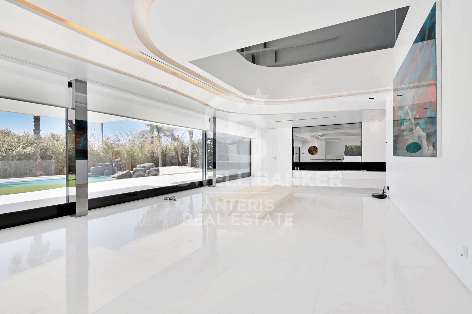 Luxurious Beachfront Oasis: A Spectacular Architectural Marvel in Gava Mar