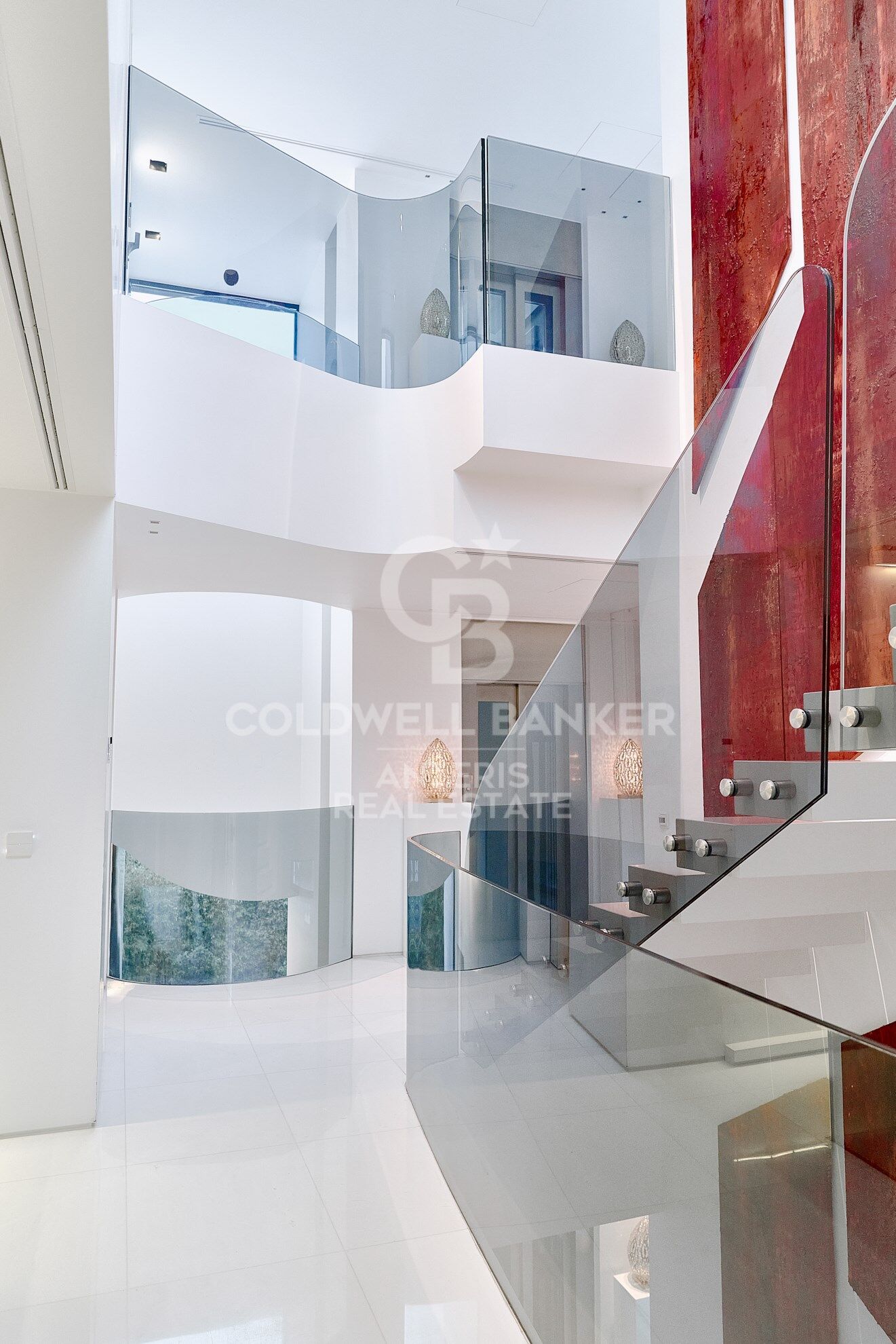 Luxurious Beachfront Oasis: A Spectacular Architectural Marvel in Gava Mar