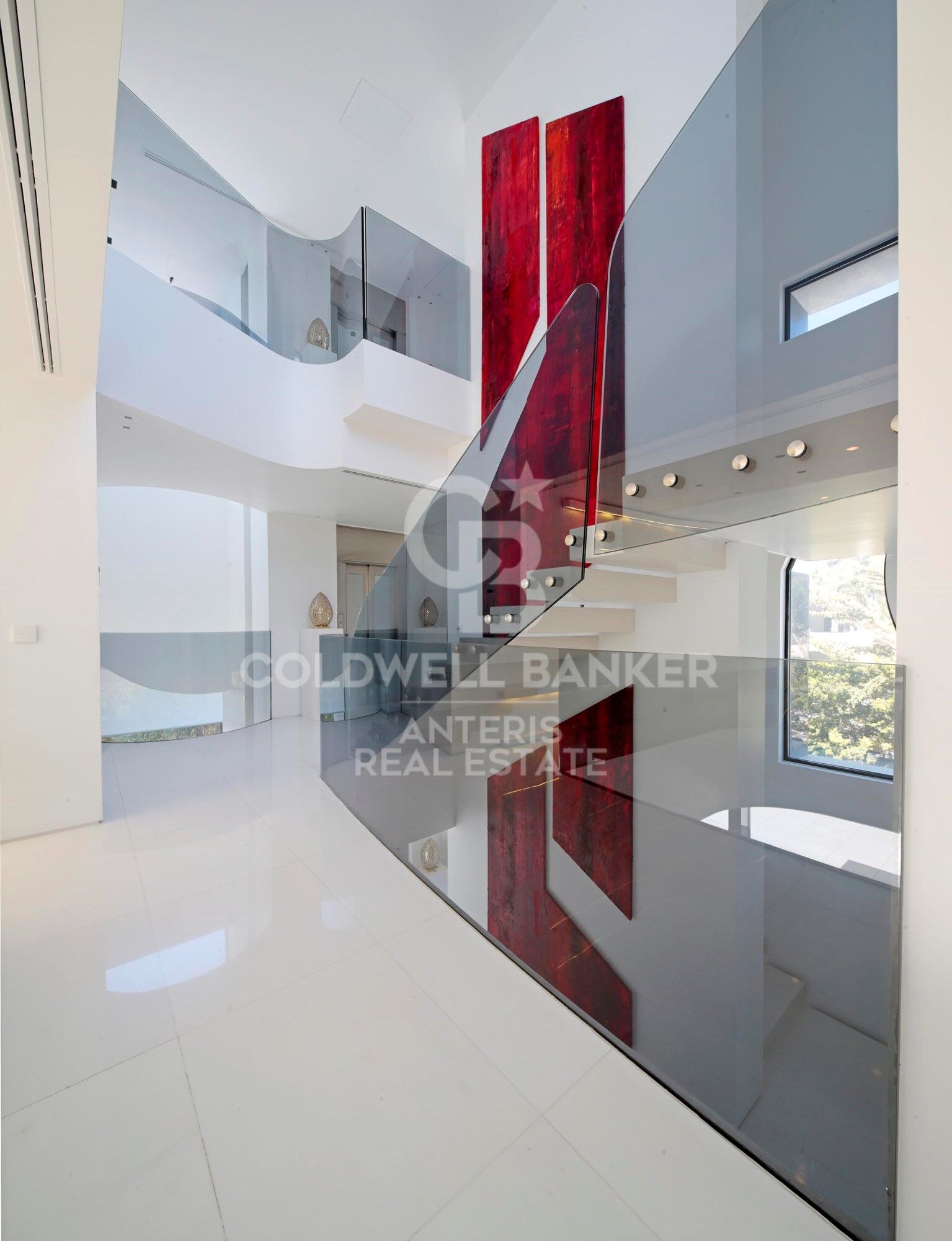 Luxurious Beachfront Oasis: A Spectacular Architectural Marvel in Gava Mar