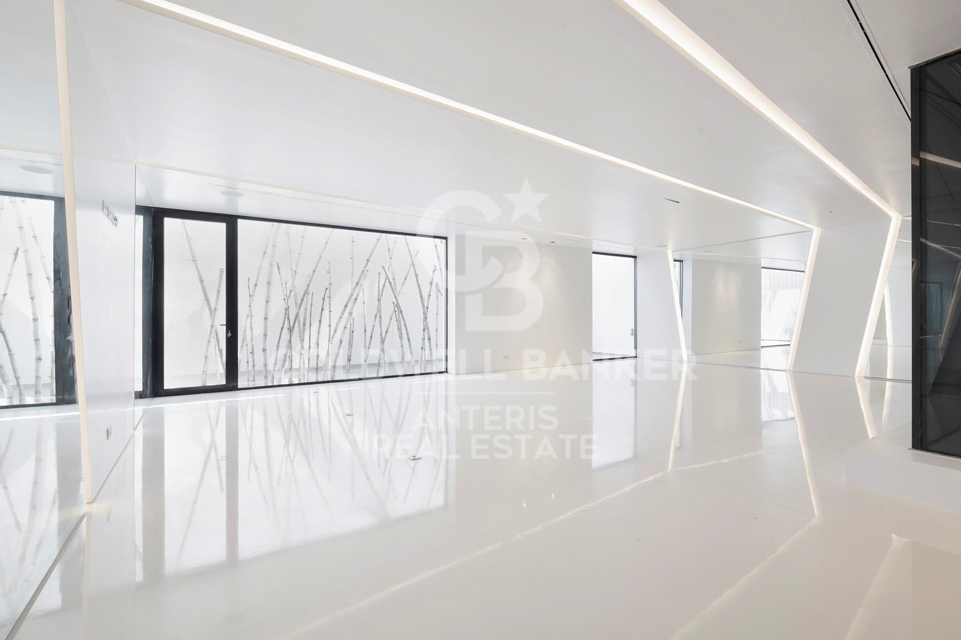 Luxurious Beachfront Oasis: A Spectacular Architectural Marvel in Gava Mar