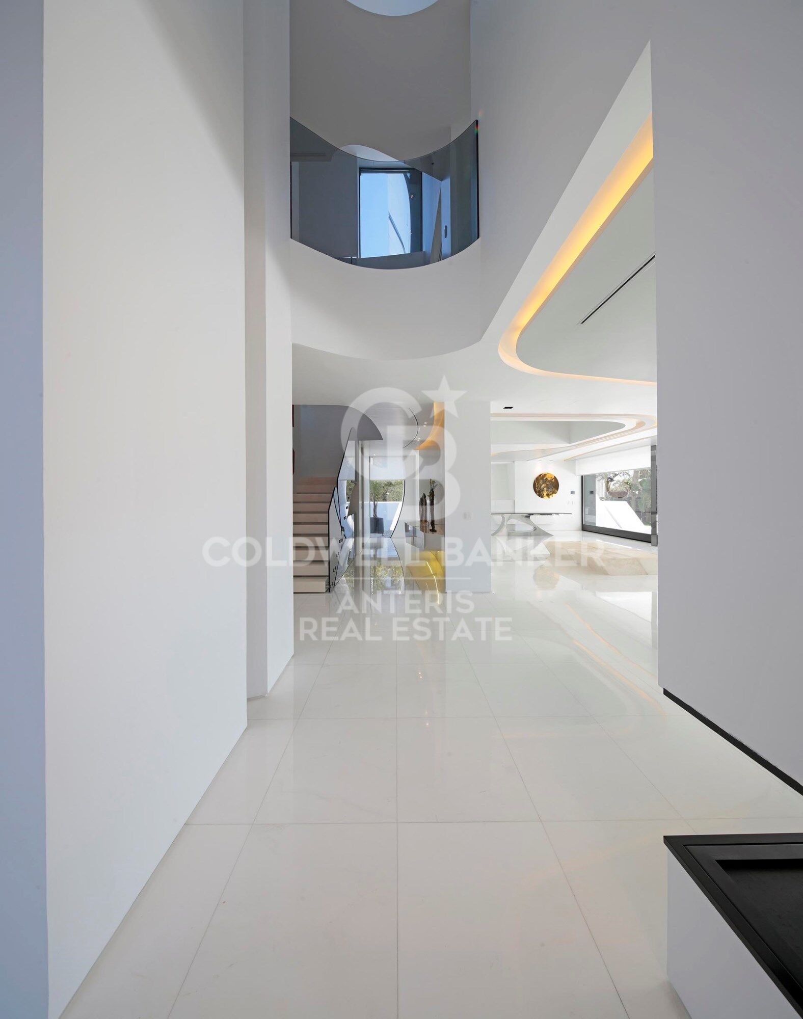 Luxurious Beachfront Oasis: A Spectacular Architectural Marvel in Gava Mar