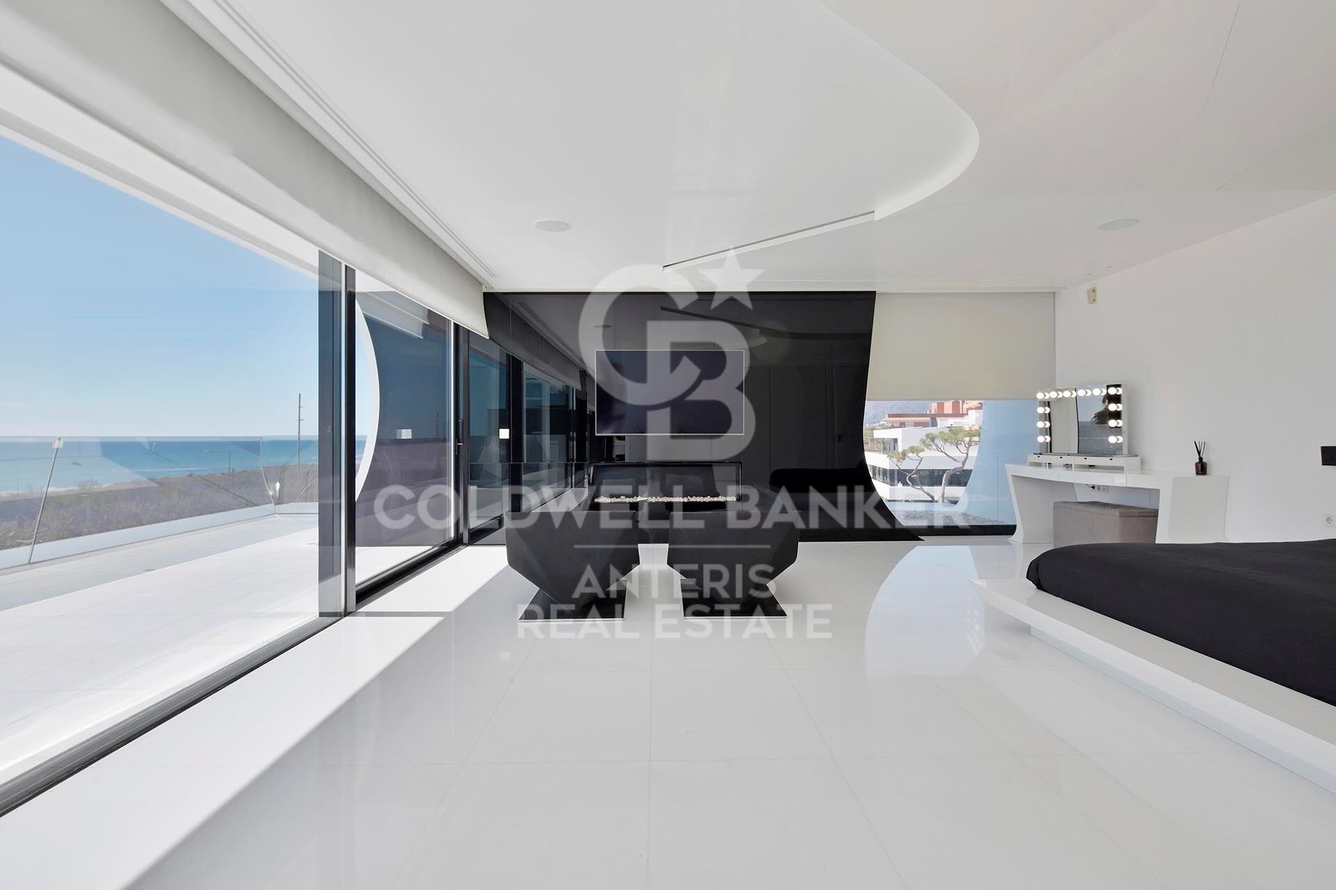 Luxurious Beachfront Oasis: A Spectacular Architectural Marvel in Gava Mar