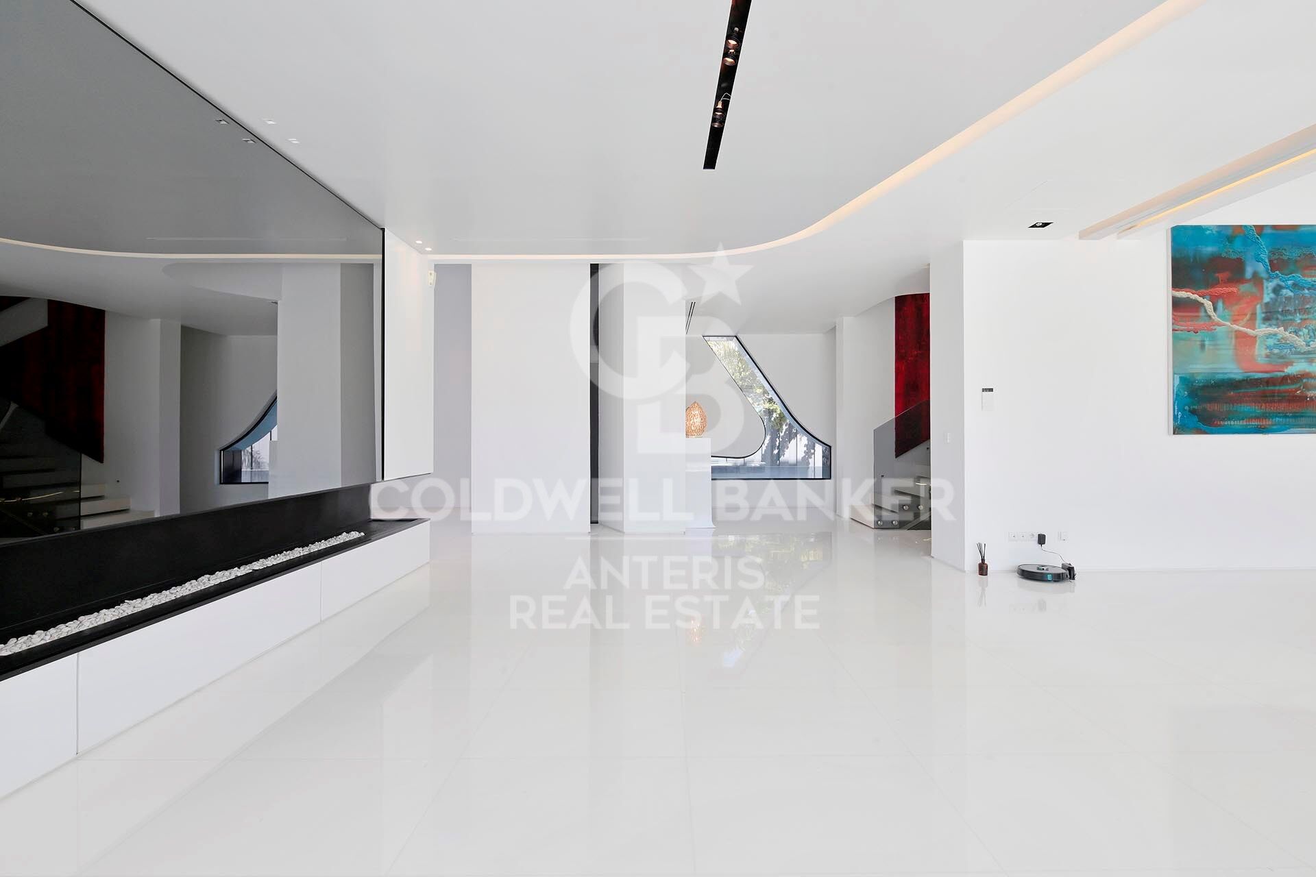 Luxurious Beachfront Oasis: A Spectacular Architectural Marvel in Gava Mar