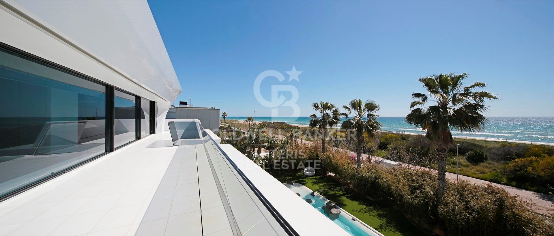 Luxurious Beachfront Oasis: A Spectacular Architectural Marvel in Gava Mar