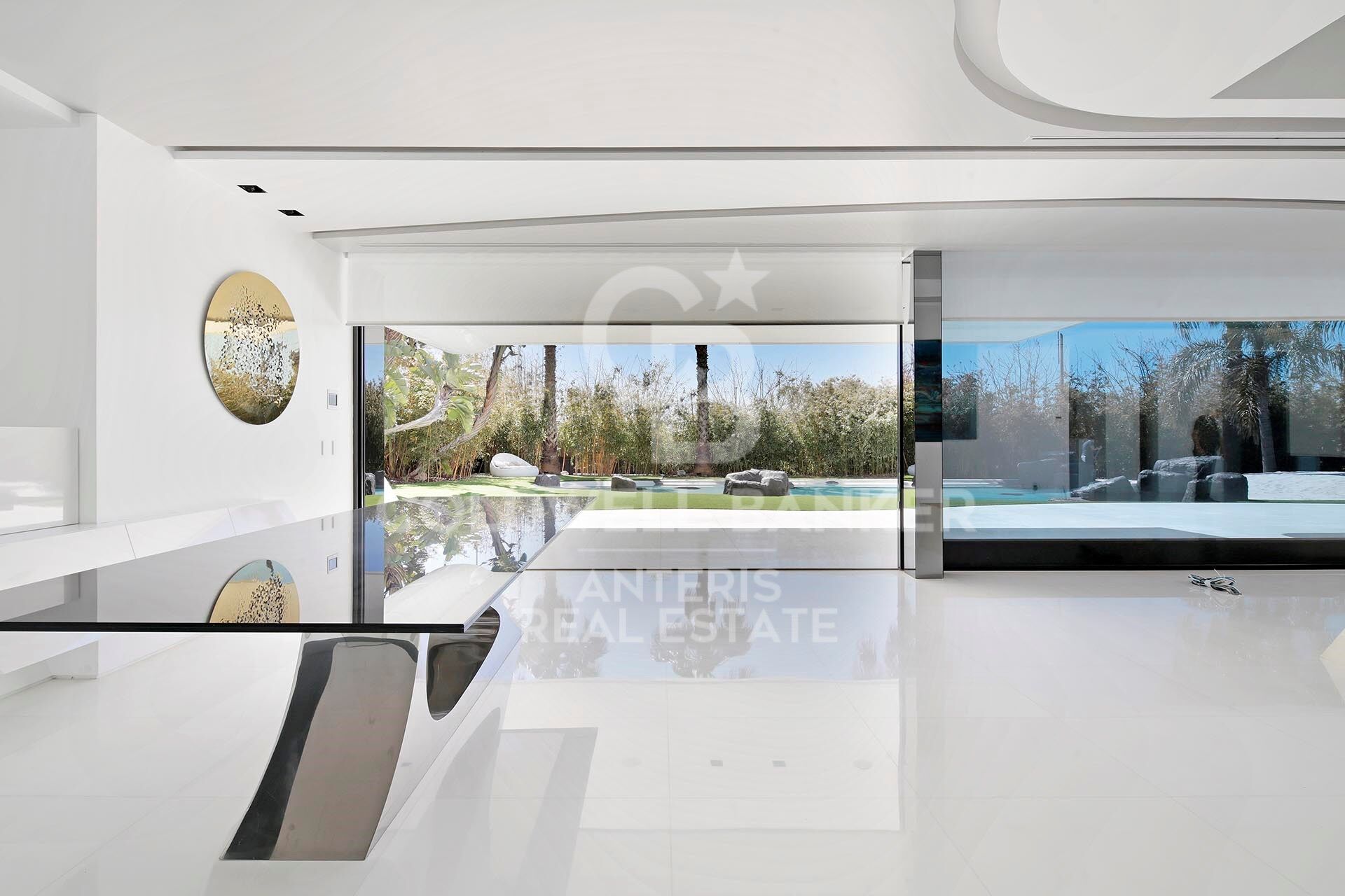 Luxurious Beachfront Oasis: A Spectacular Architectural Marvel in Gava Mar