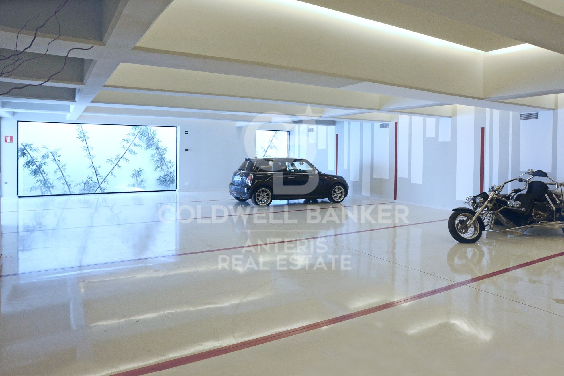 Luxurious Beachfront Oasis: A Spectacular Architectural Marvel in Gava Mar