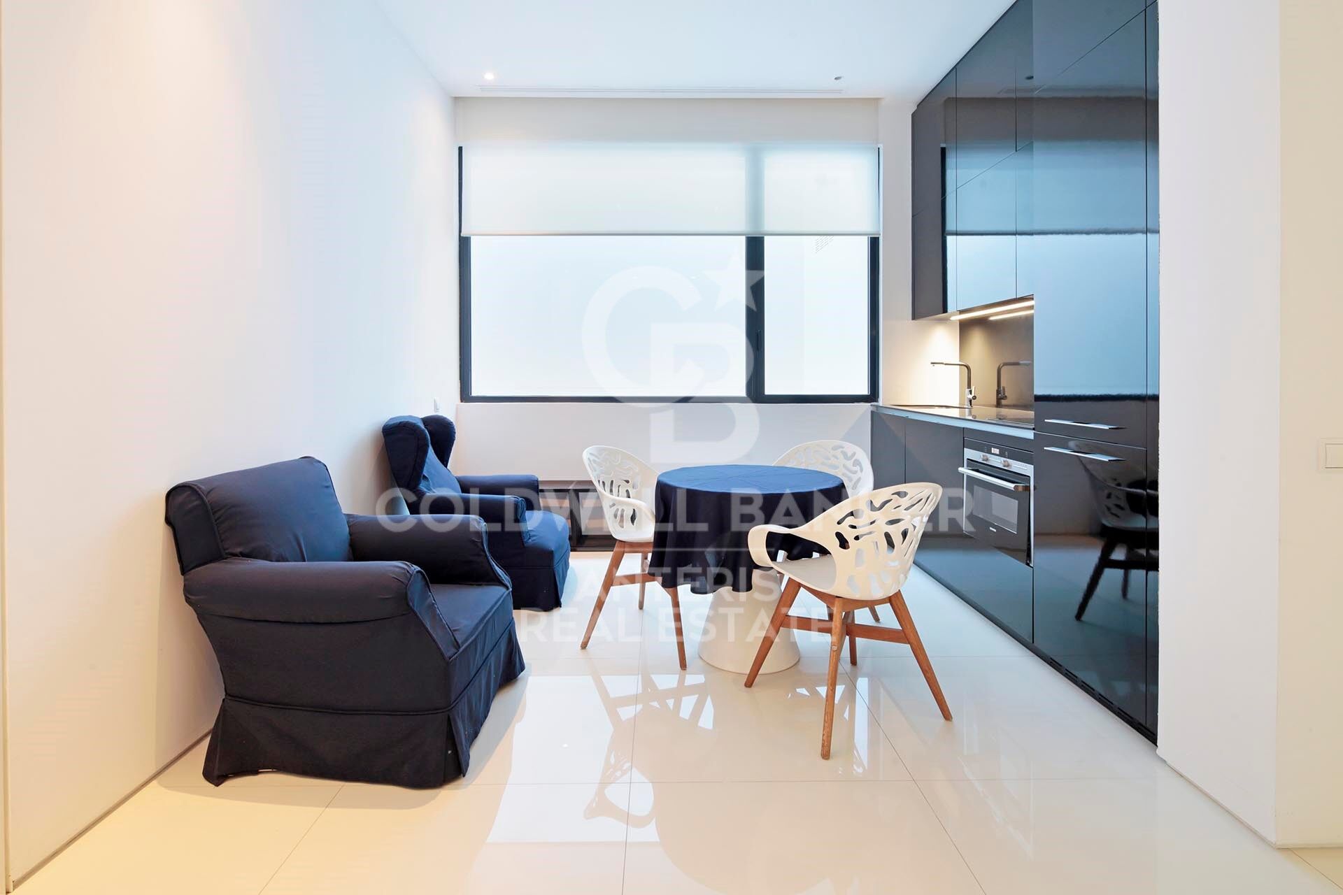 Luxurious Beachfront Oasis: A Spectacular Architectural Marvel in Gava Mar