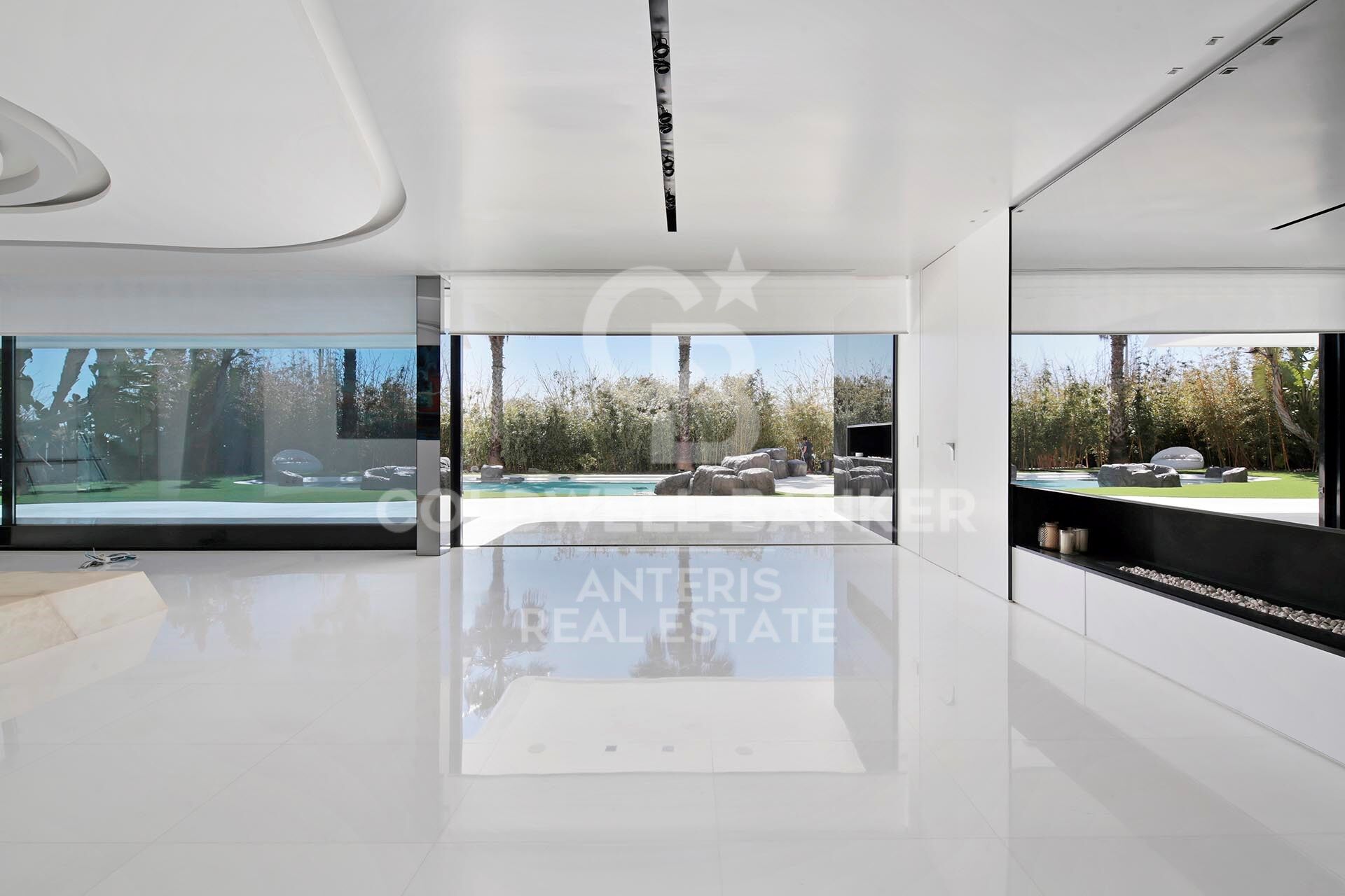 Oasis de lujo frente al mar: Una espectacular maravilla arquitectónica en Gavà Mar