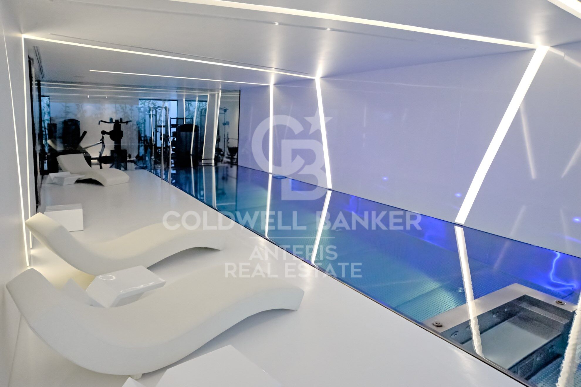 Oasis de lujo frente al mar: Una espectacular maravilla arquitectónica en Gavà Mar