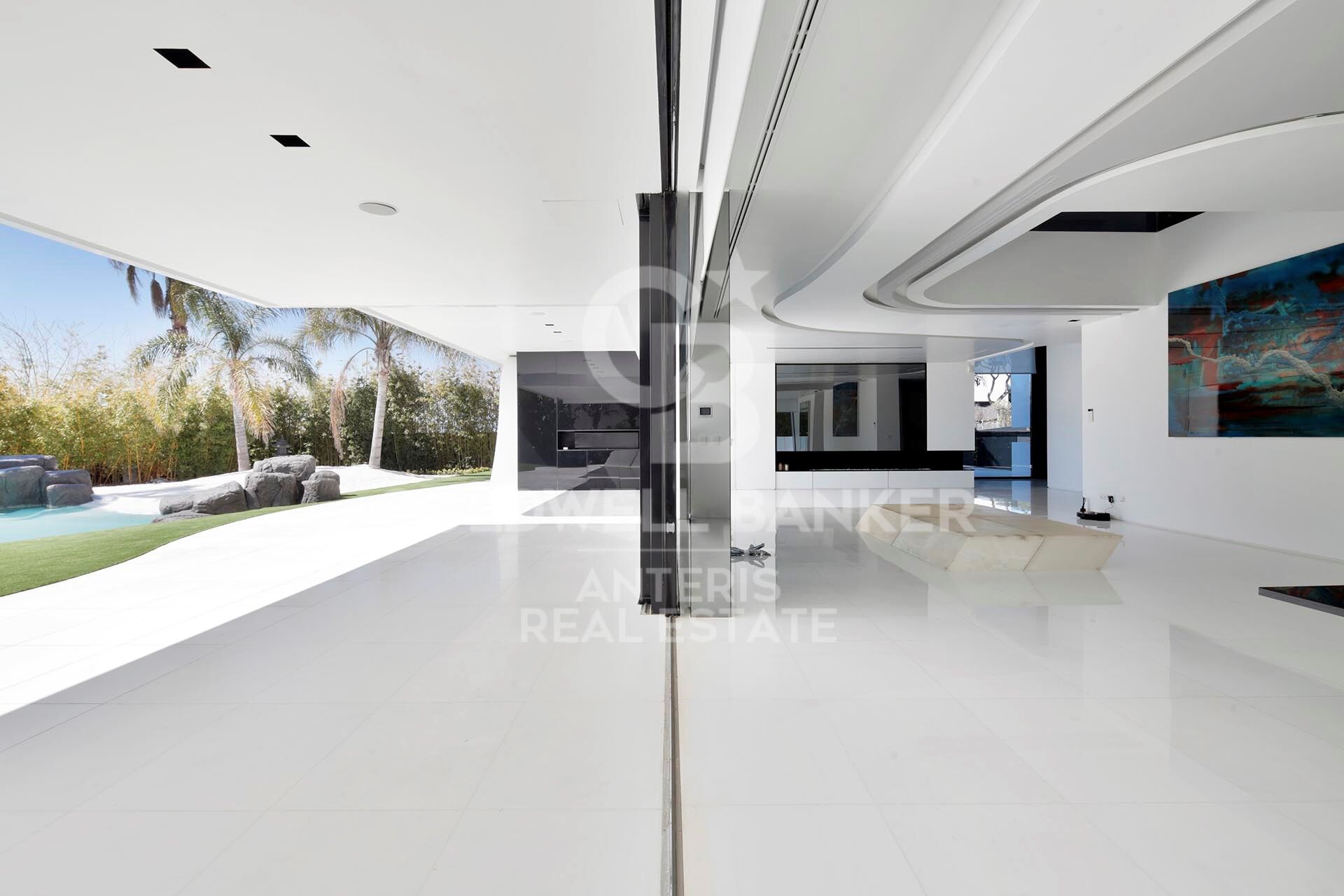 Luxurious Beachfront Oasis: A Spectacular Architectural Marvel in Gava Mar