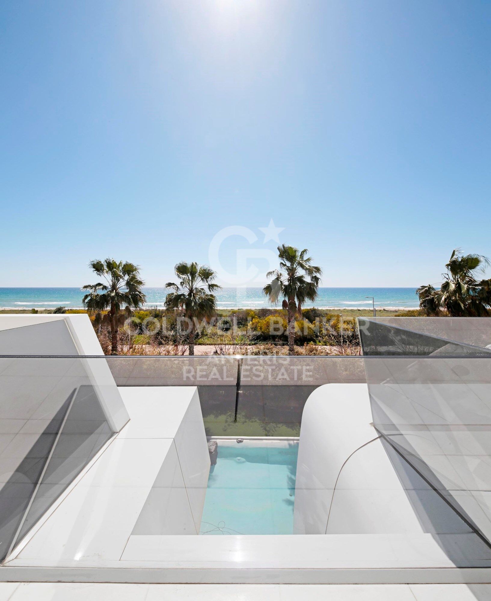 Luxurious Beachfront Oasis: A Spectacular Architectural Marvel in Gava Mar