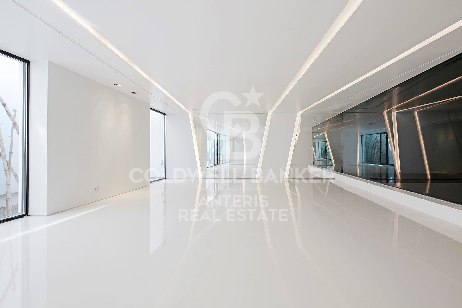 Luxurious Beachfront Oasis: A Spectacular Architectural Marvel in Gava Mar