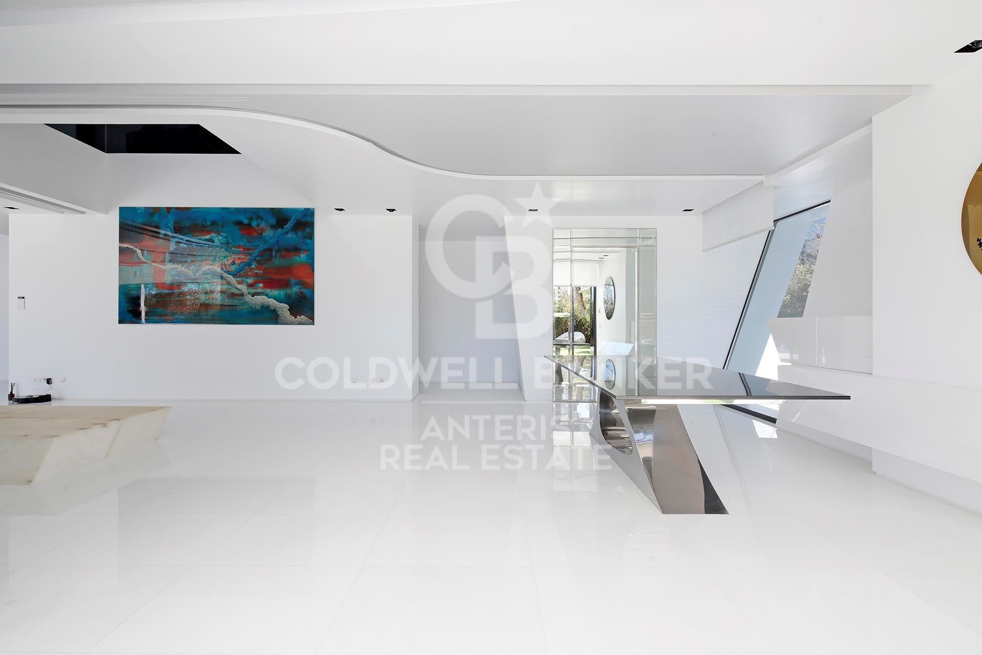 Luxurious Beachfront Oasis: A Spectacular Architectural Marvel in Gava Mar